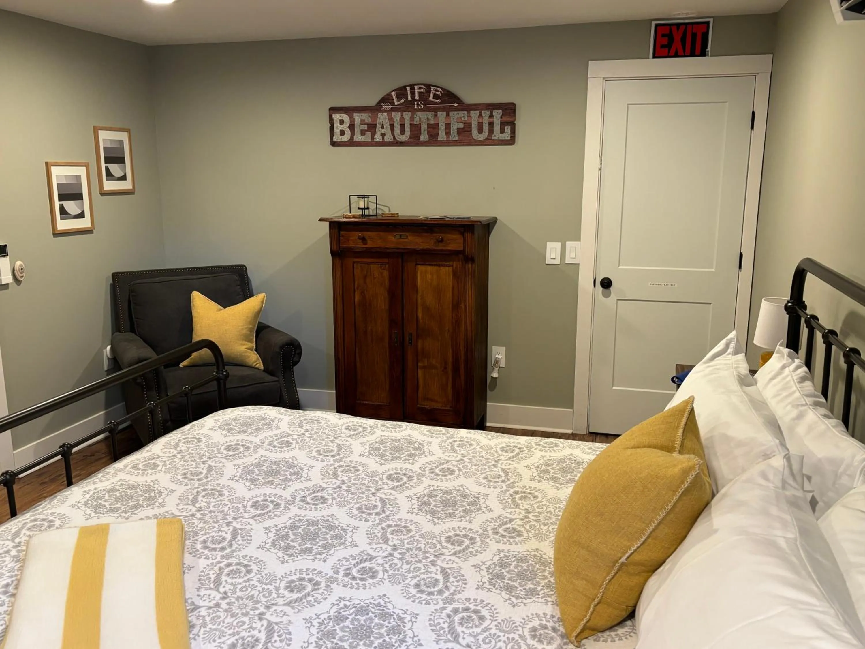 Bed in Hermann Crown Suites