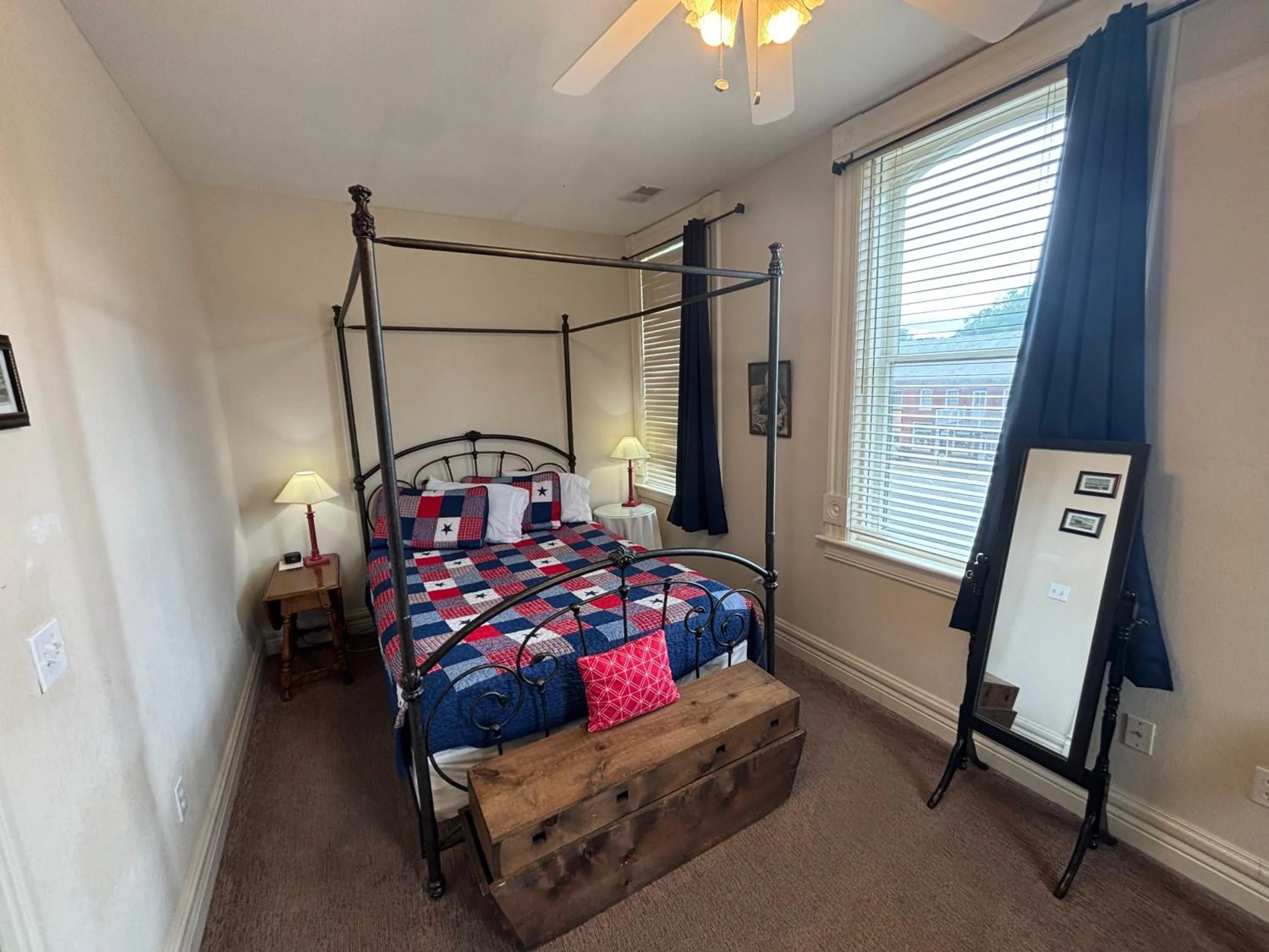 Bedroom, Bed in Hermann Crown Suites