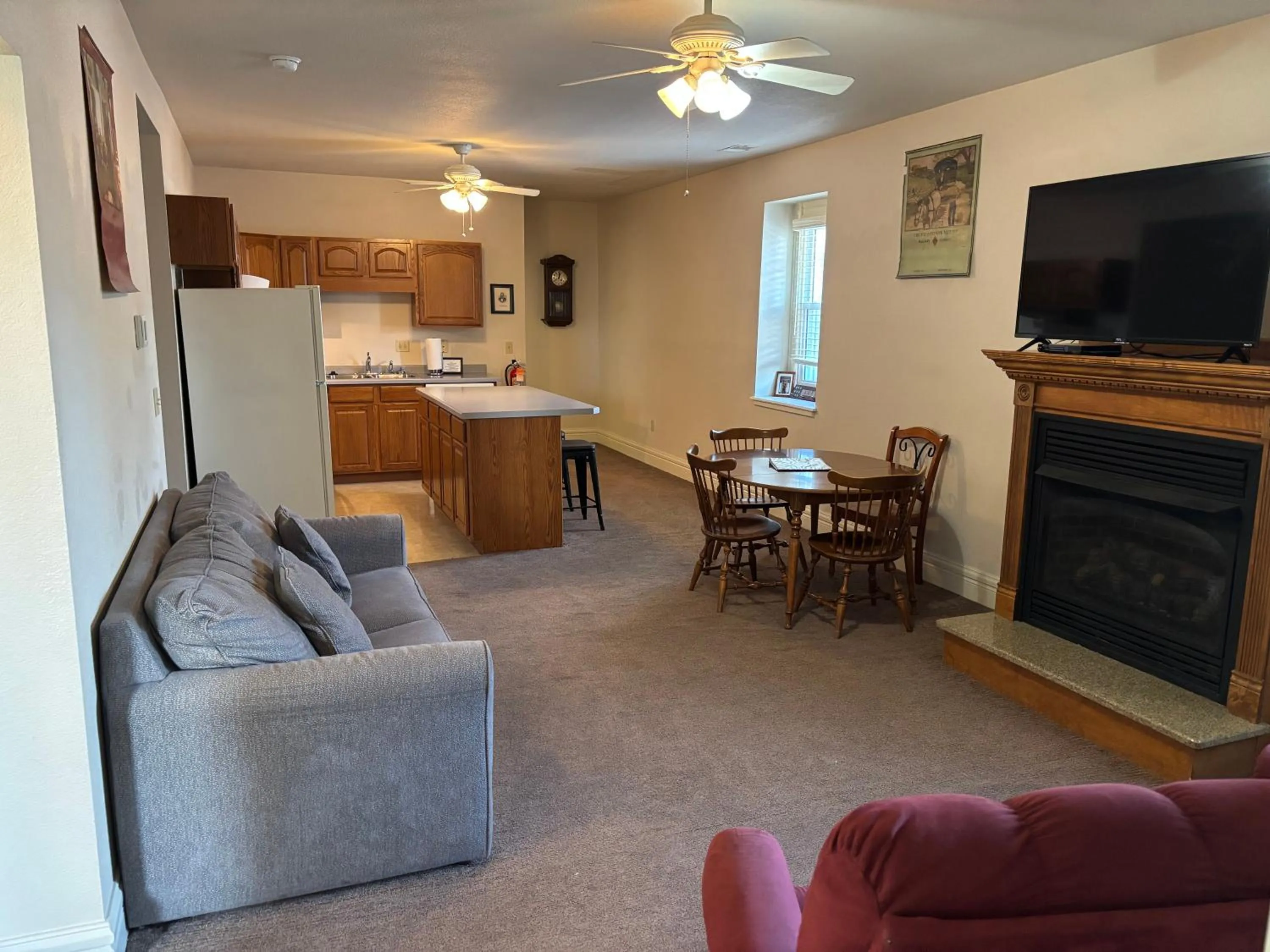Kitchen or kitchenette in Hermann Crown Suites