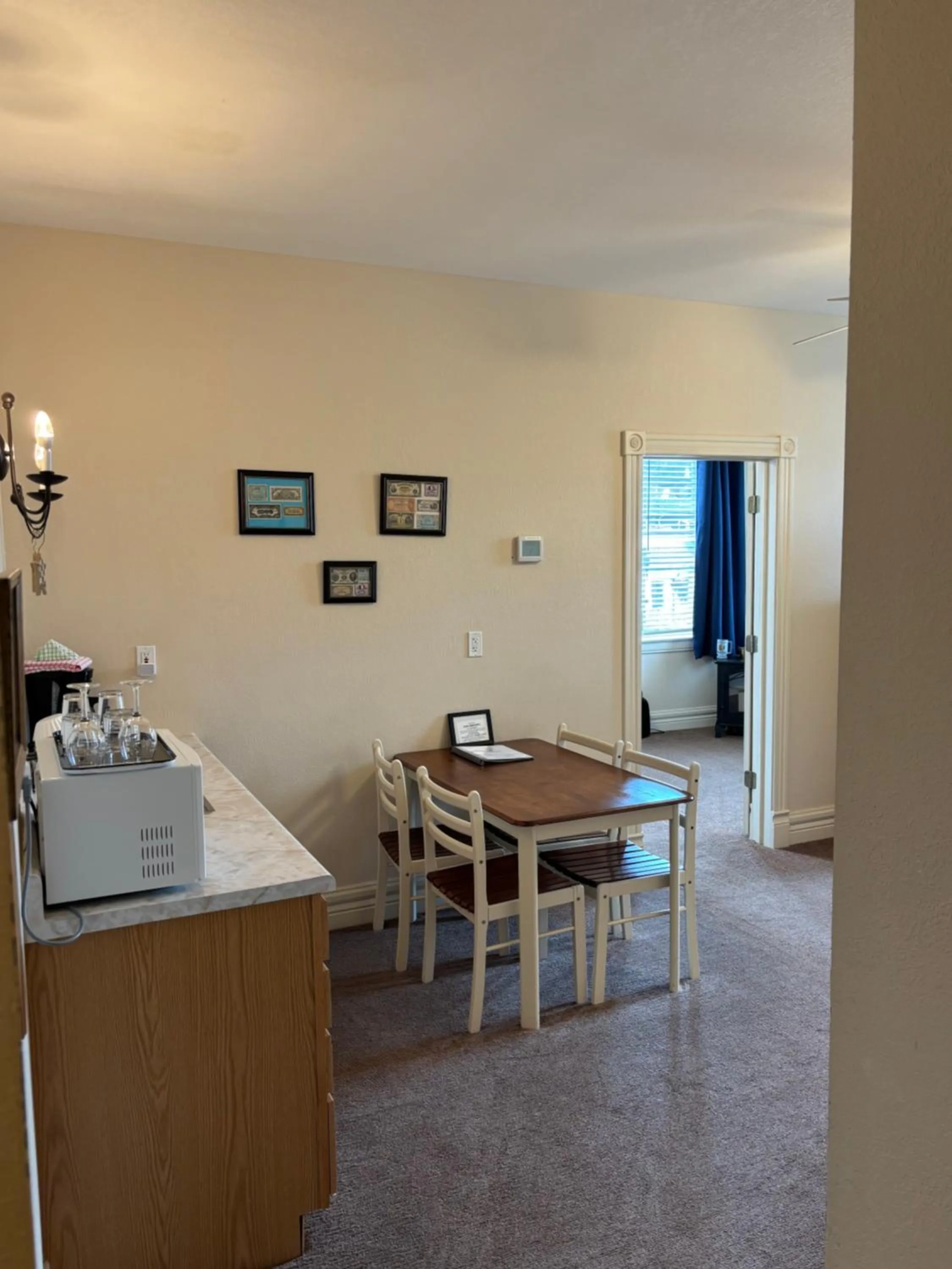 Kitchen or kitchenette in Hermann Crown Suites