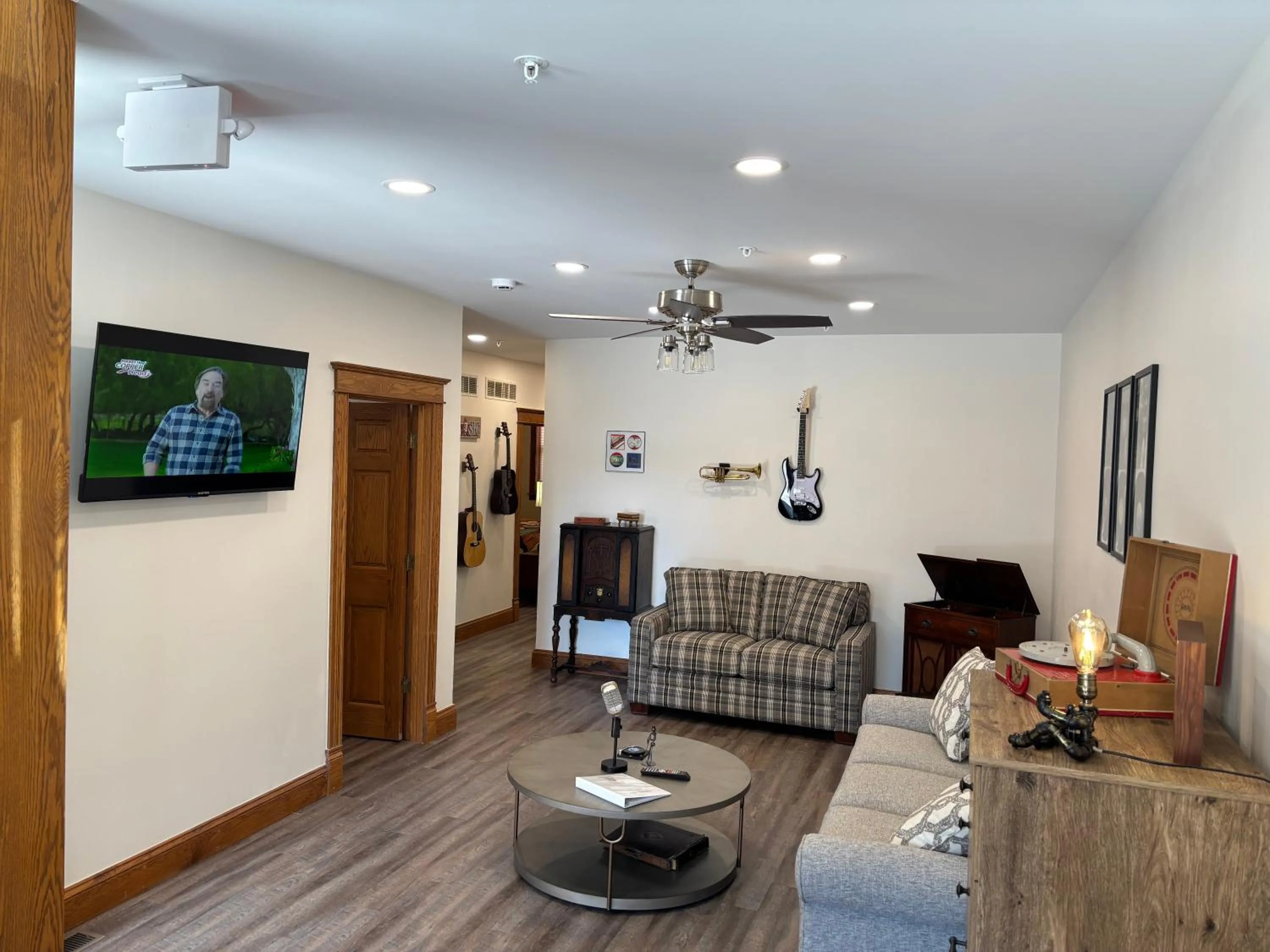 TV and multimedia in Hermann Crown Suites