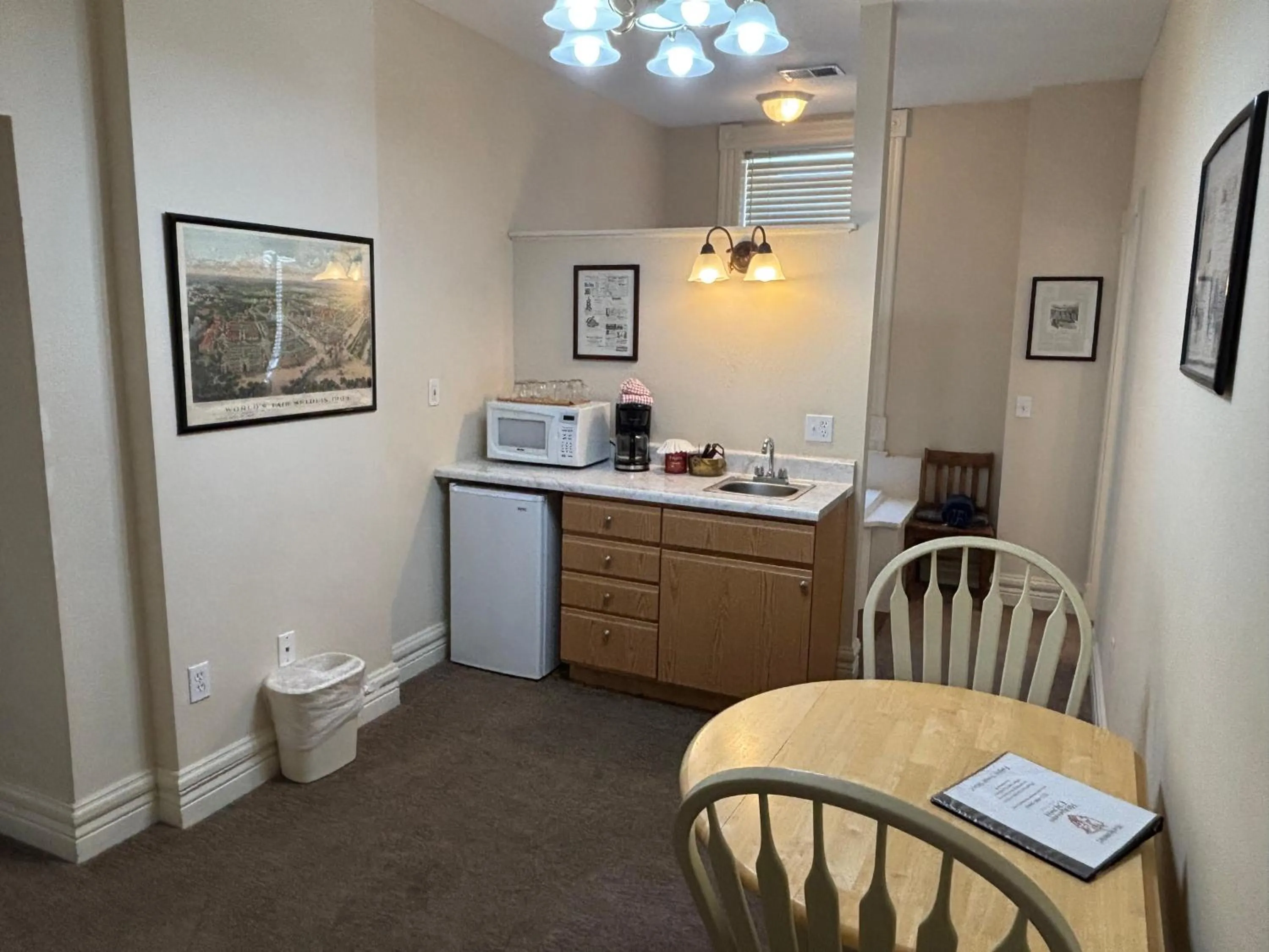 Kitchen or kitchenette in Hermann Crown Suites