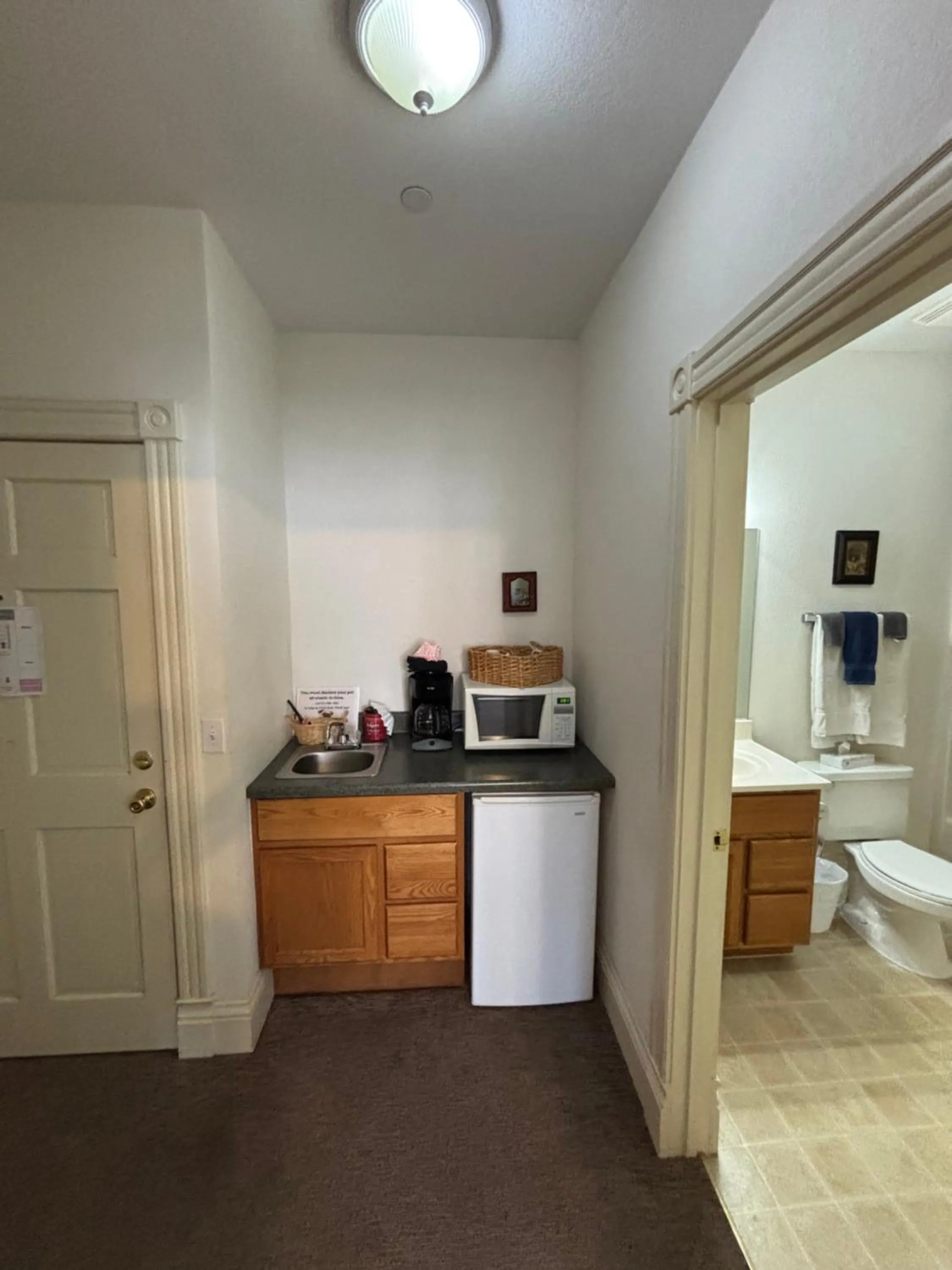 Kitchen or kitchenette in Hermann Crown Suites