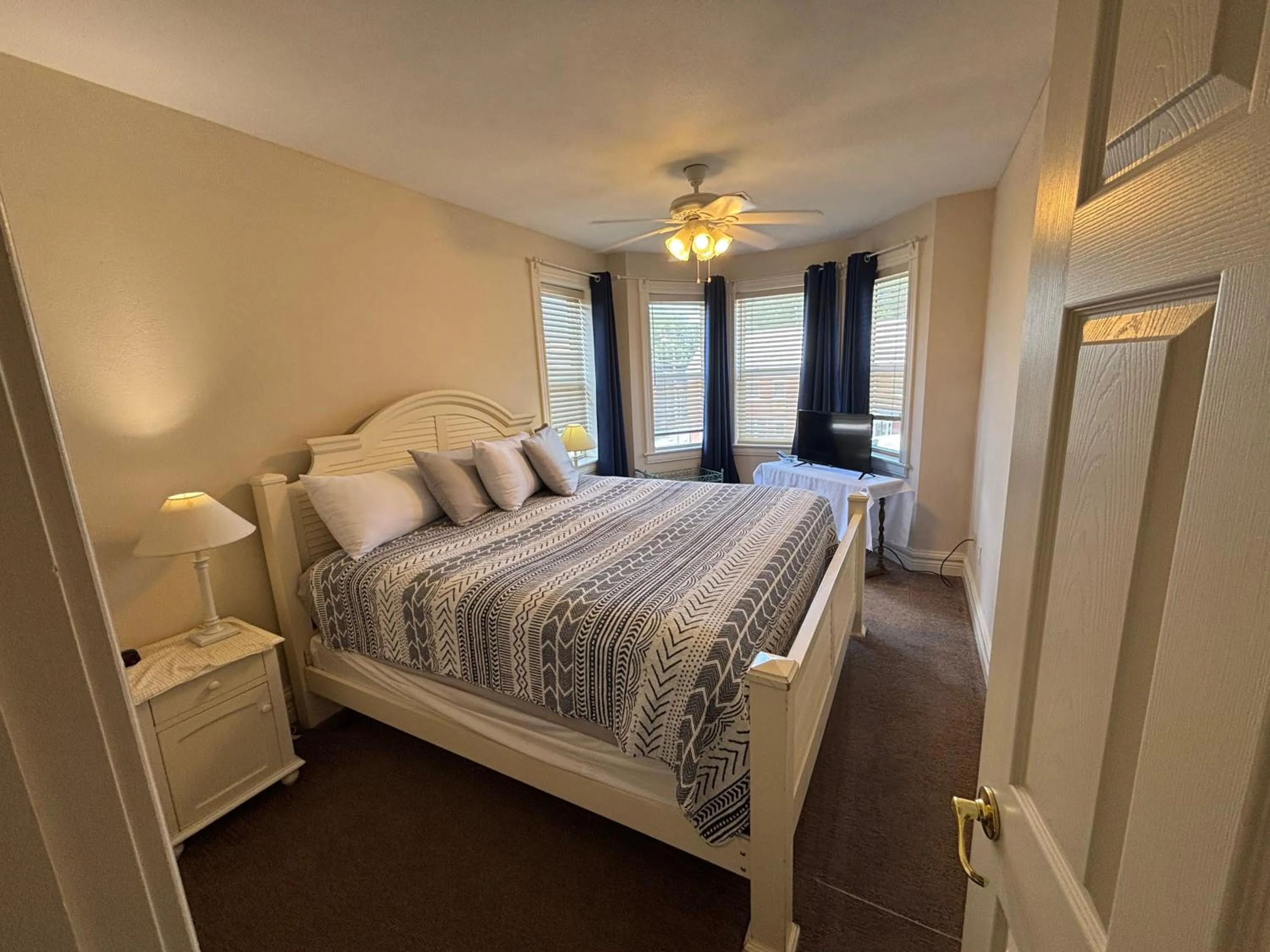 Bed in Hermann Crown Suites