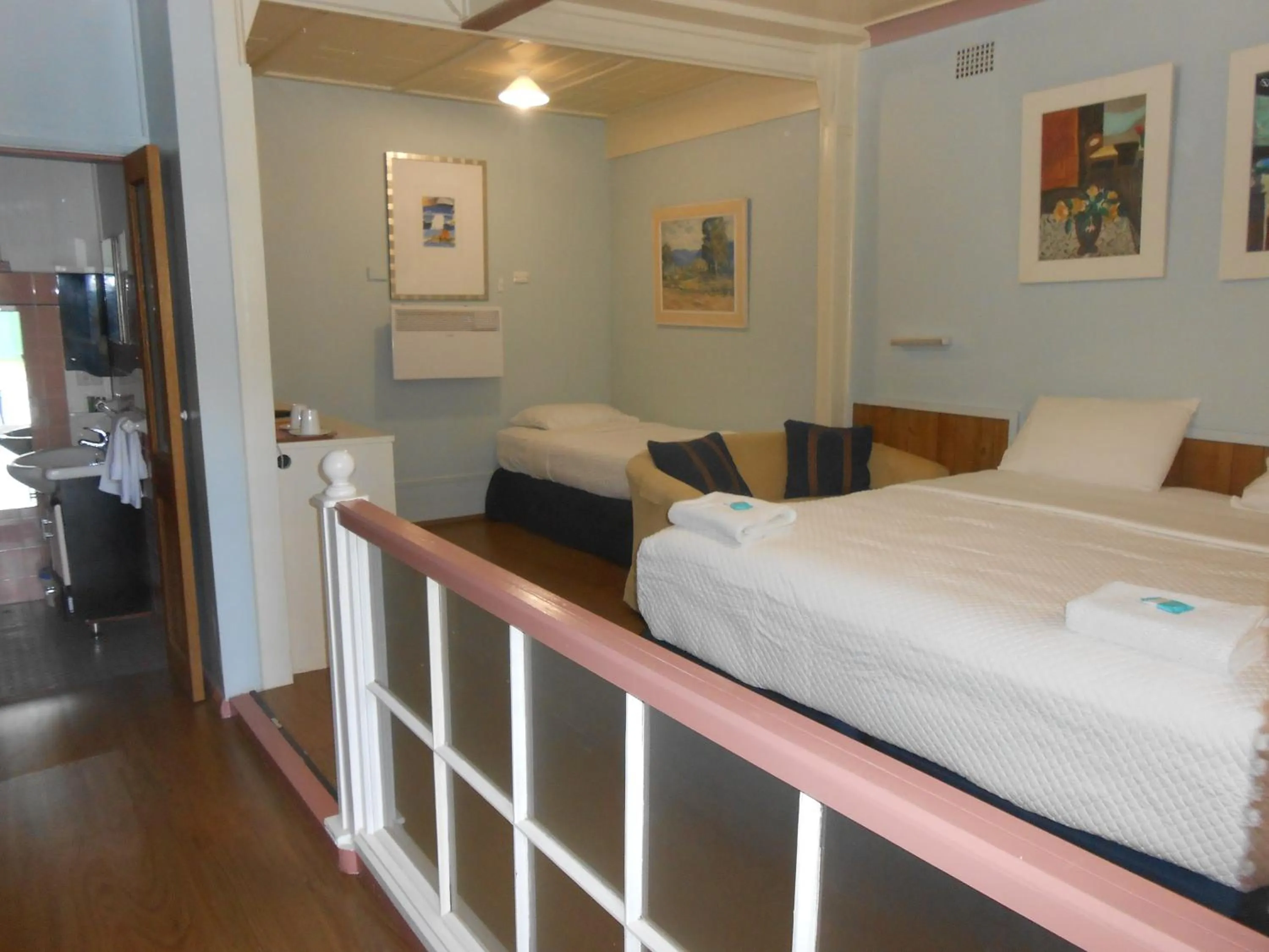 Bed in Mount View Motel