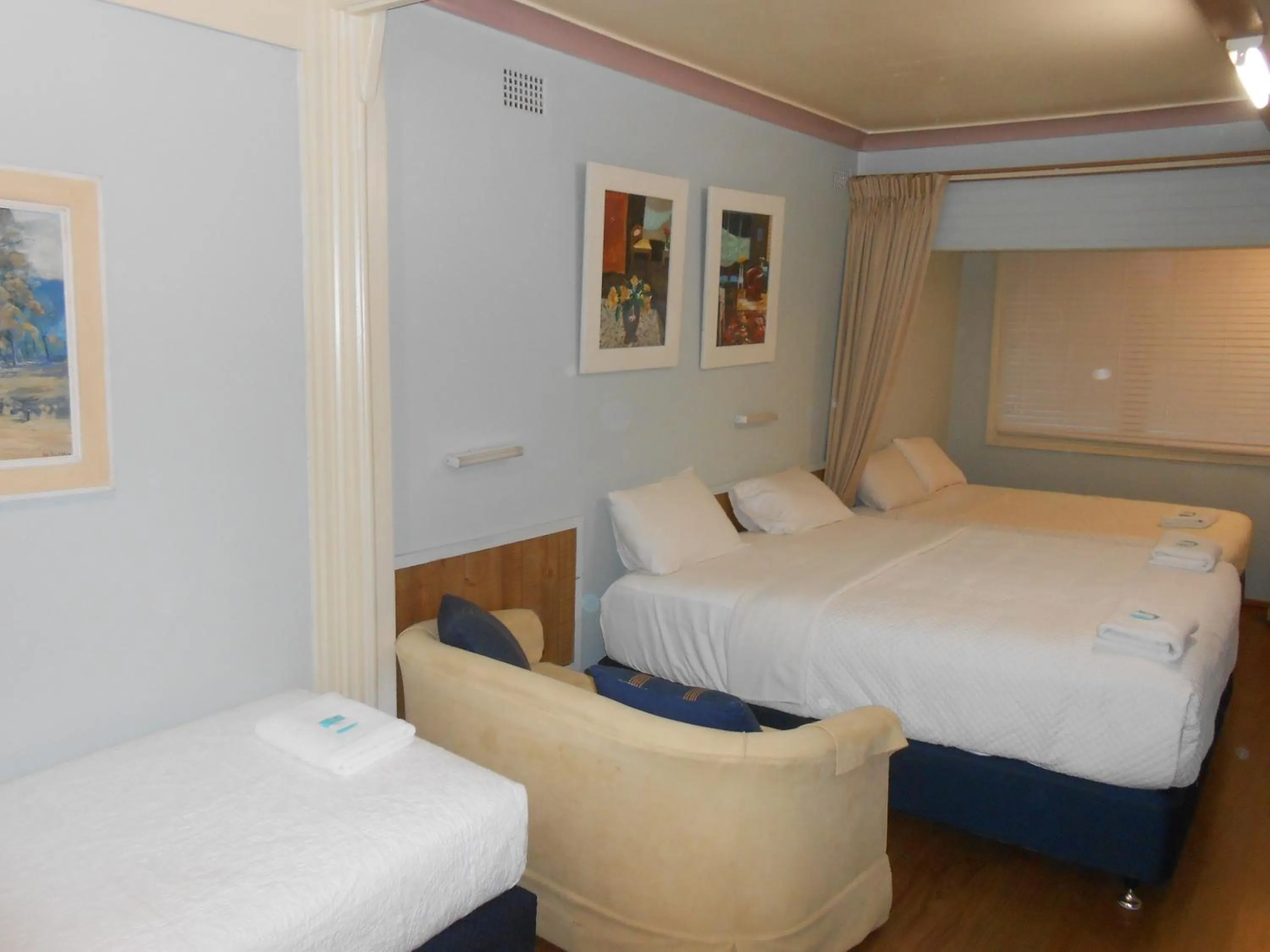 Bed in Mount View Motel