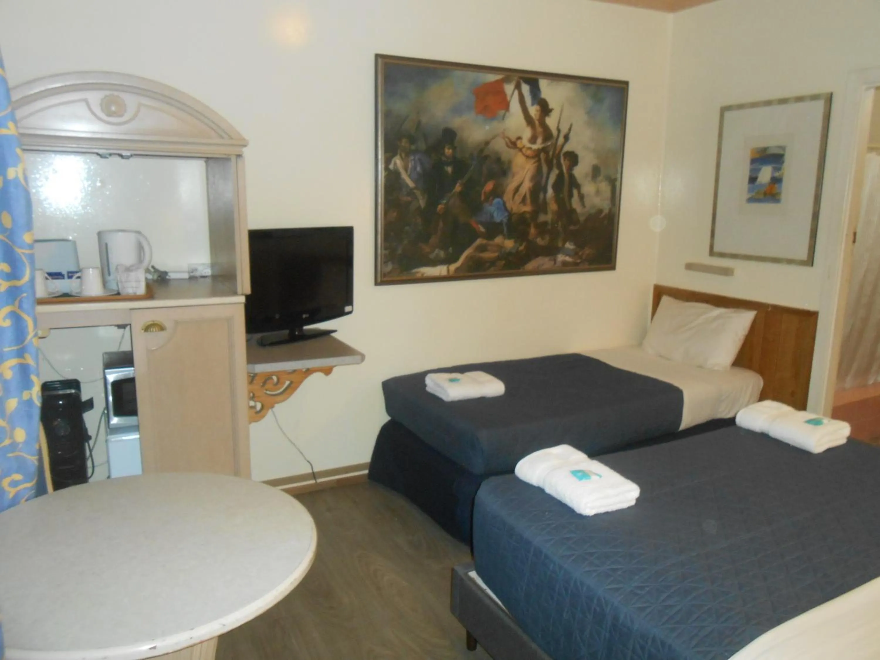 Bed in Mount View Motel