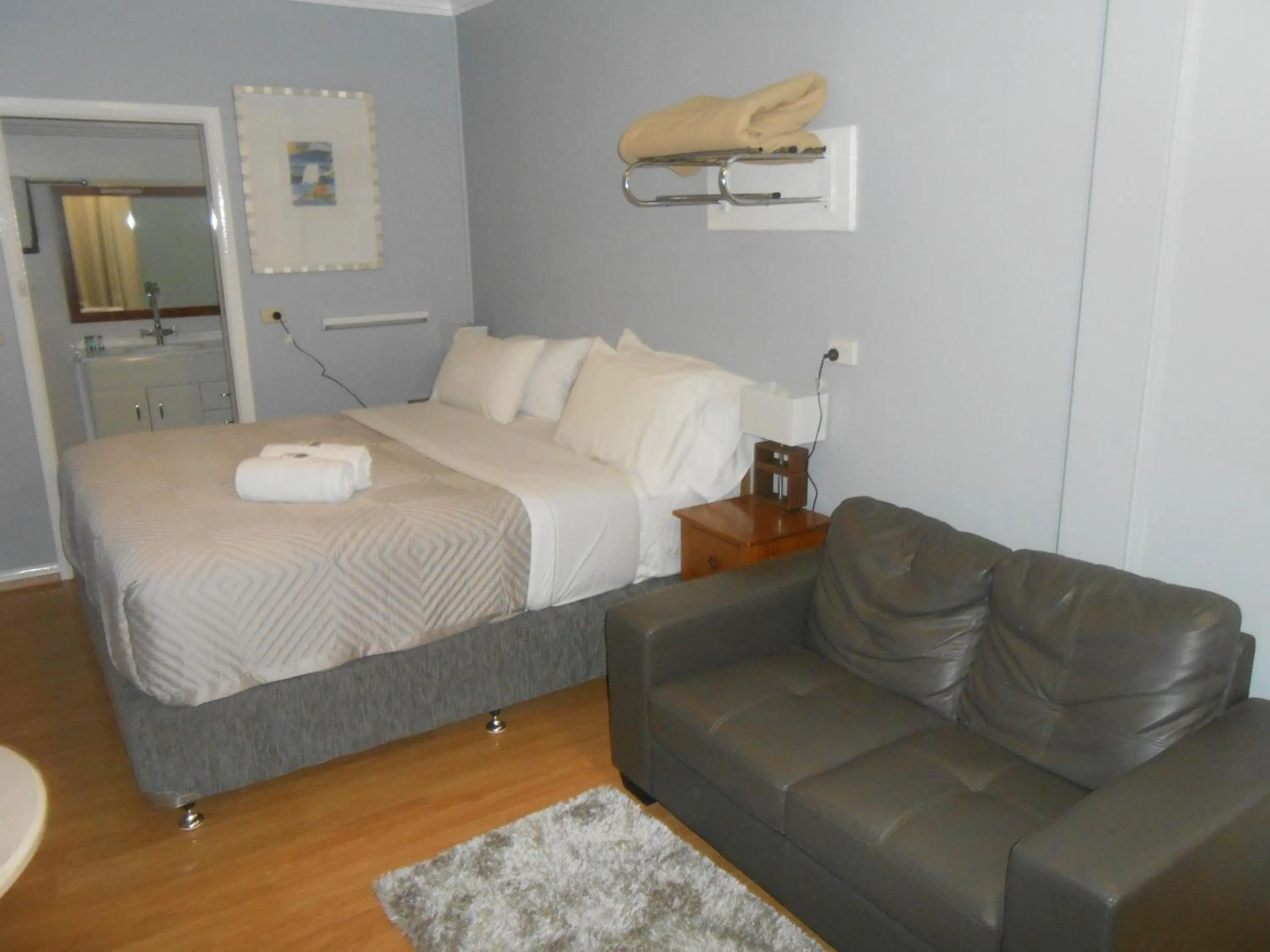 Bed in Mount View Motel