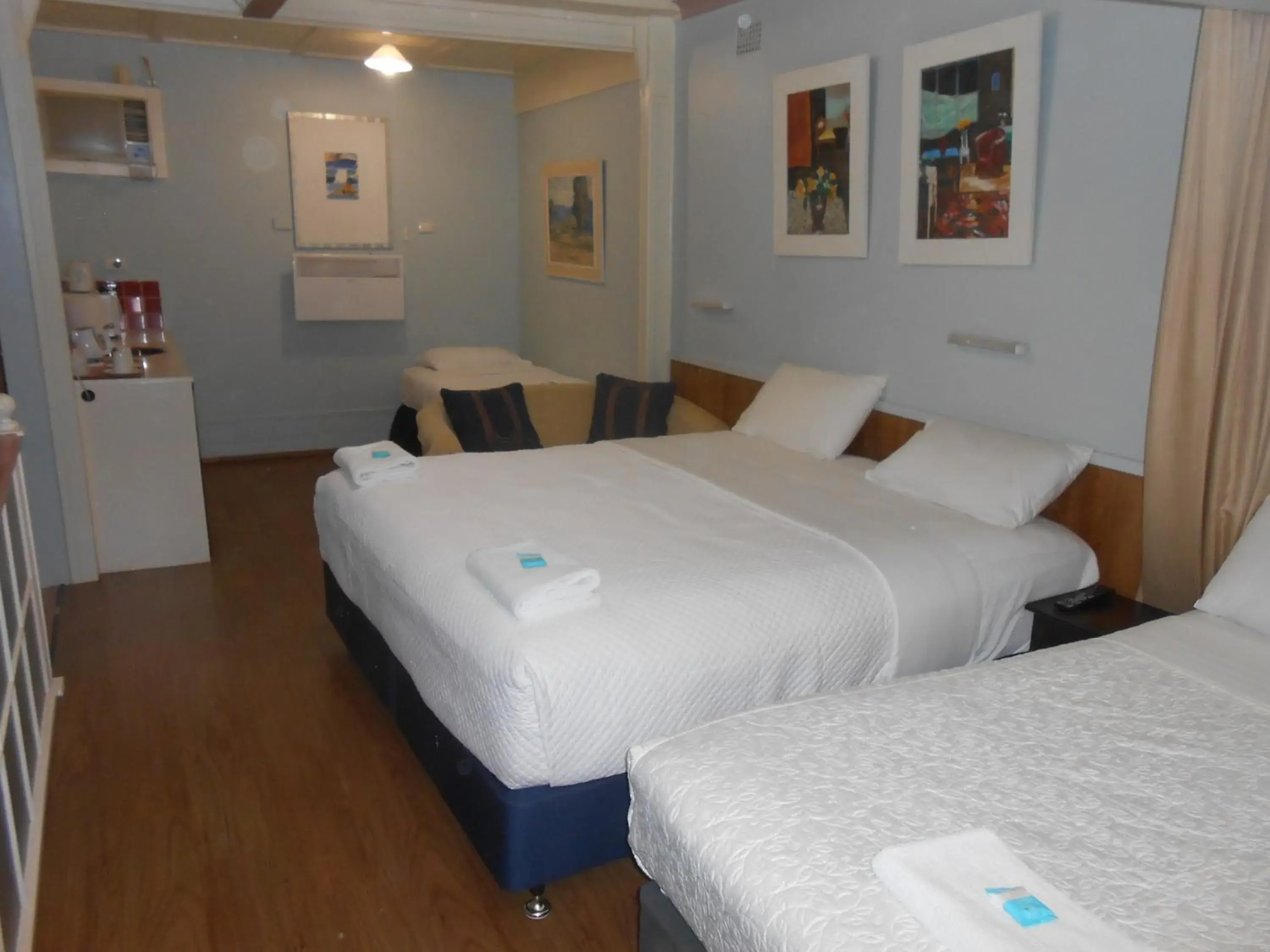 Family Room with Bathroom in Mount View Motel Family Room with Bathroom in Mount View Motel