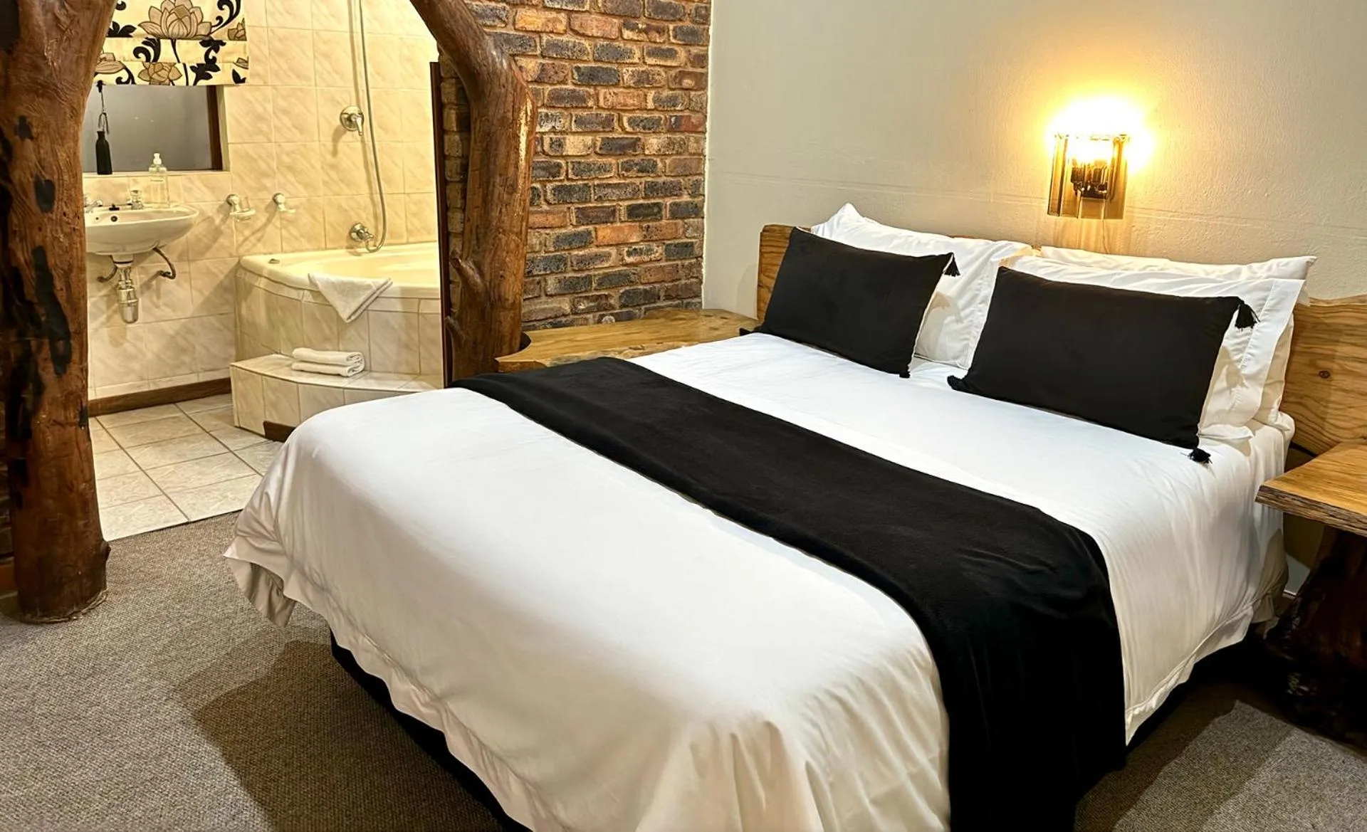 Bedroom, Bed in Centurion Guest House and Lodge