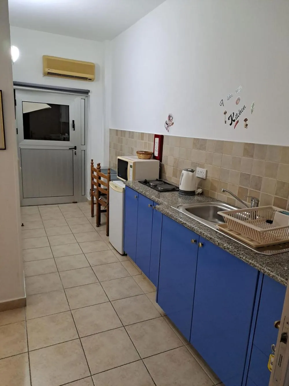 Kitchen or kitchenette in C & A Hotel Apartments