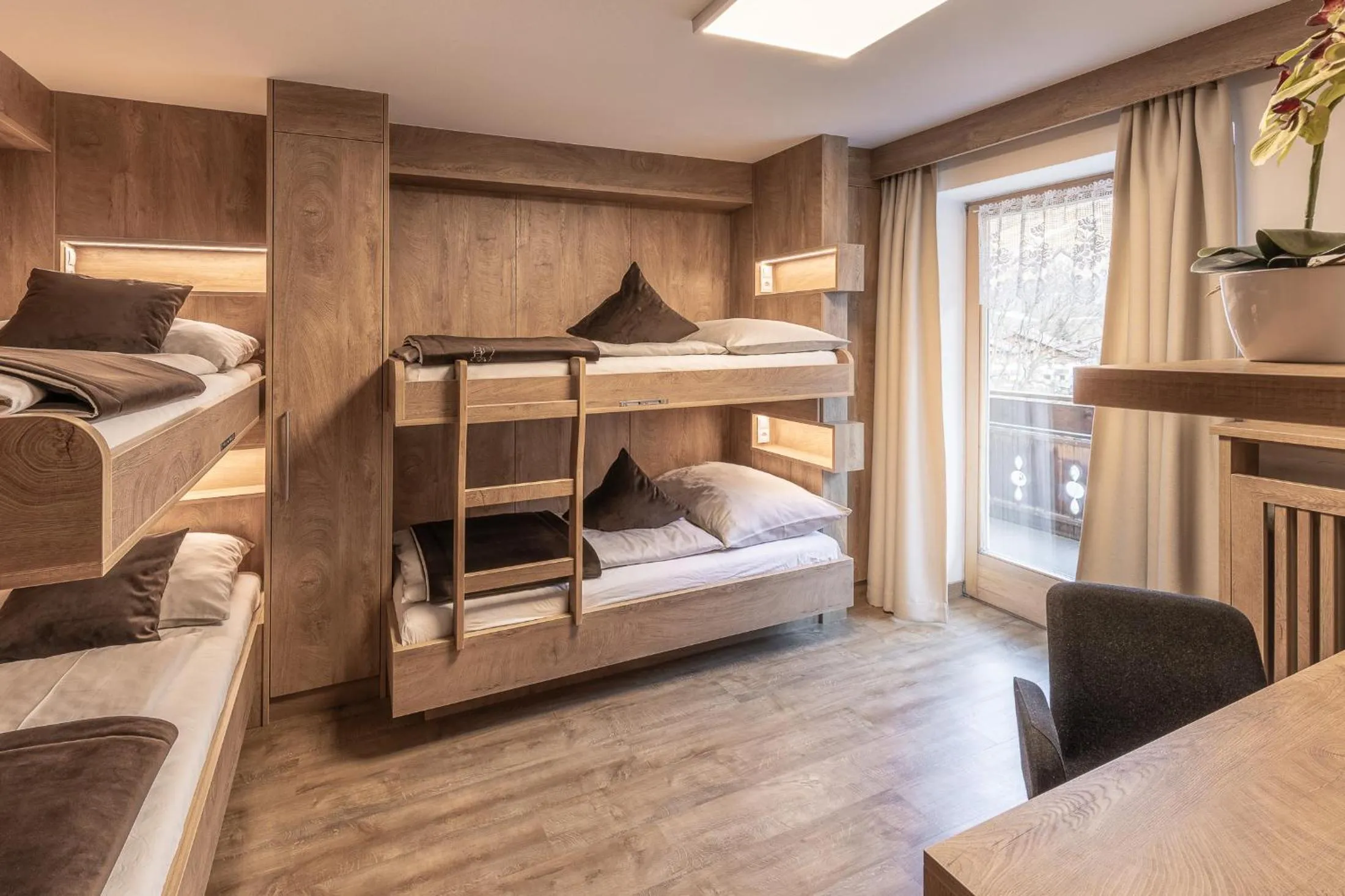 bunk bed, Bed in XL Appartements Steinhaus
