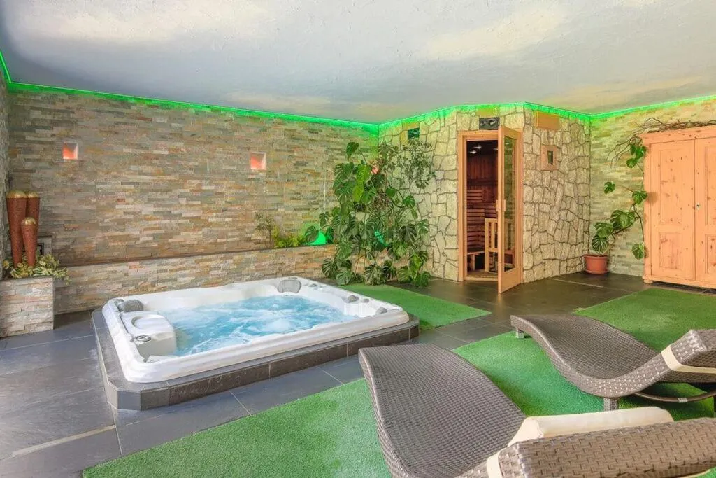 Hot Tub in XL Appartements Steinhaus