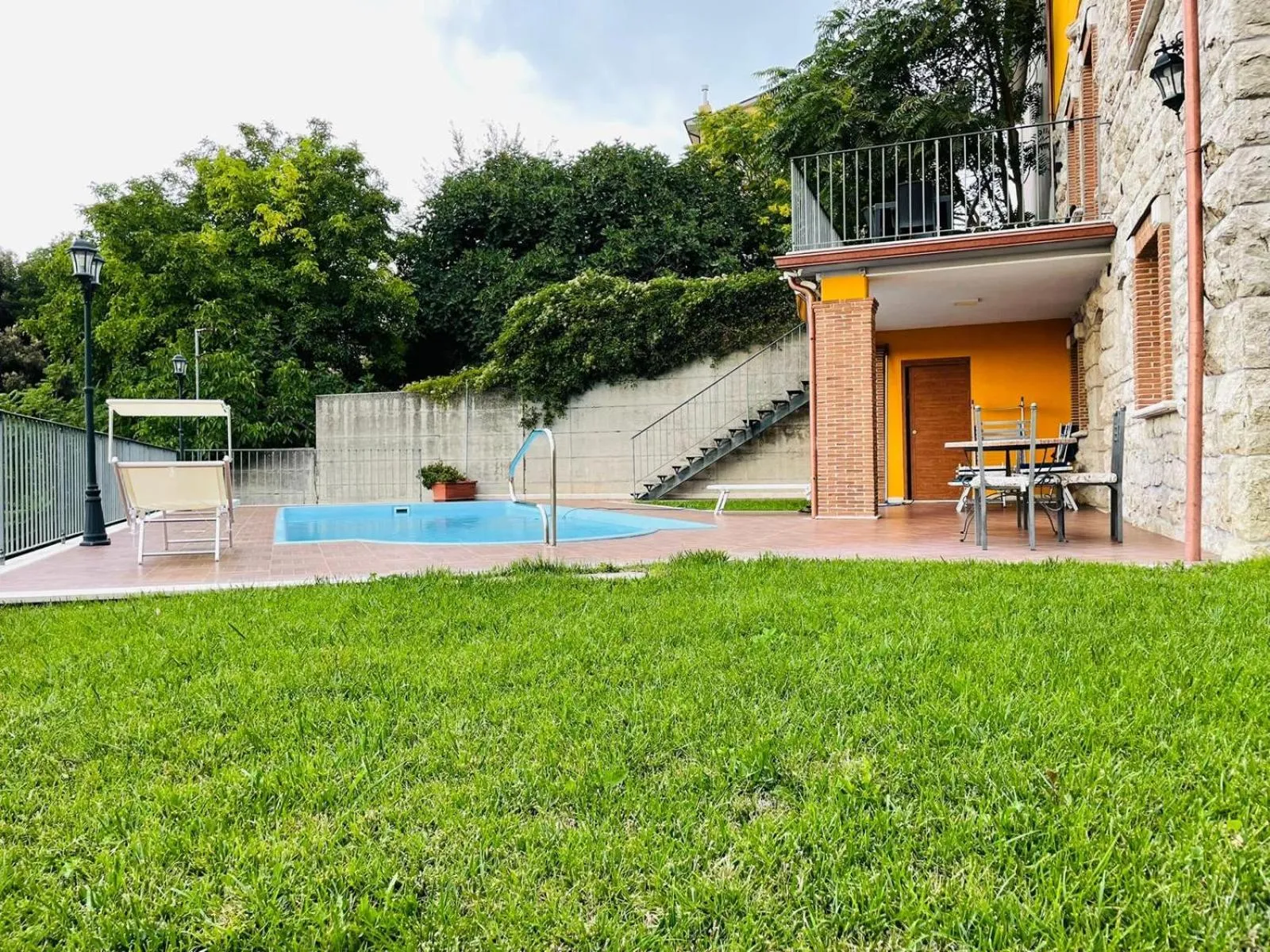 Property building in Affittacamere Bellavista