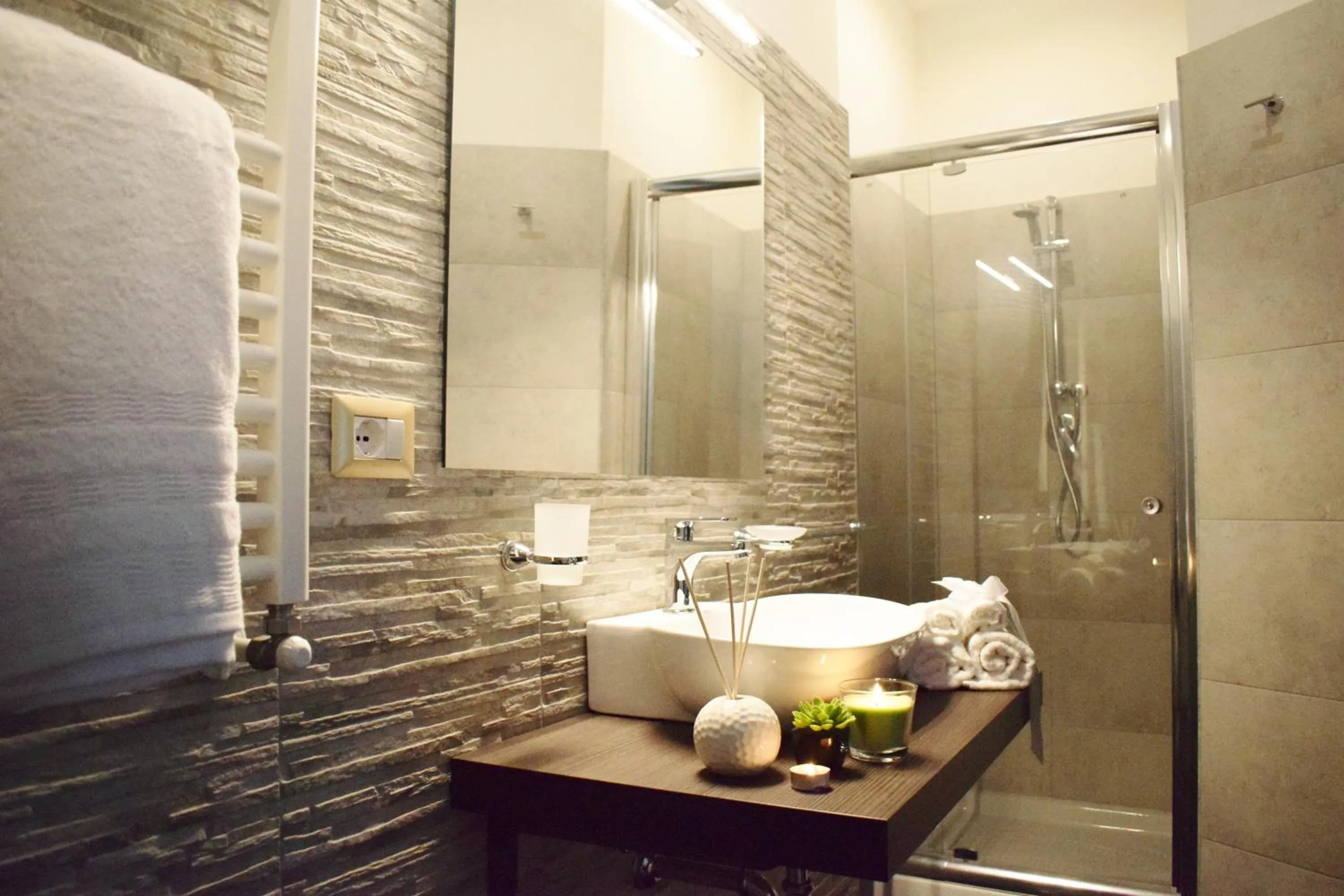 Shower in Cento Tari' Guest House