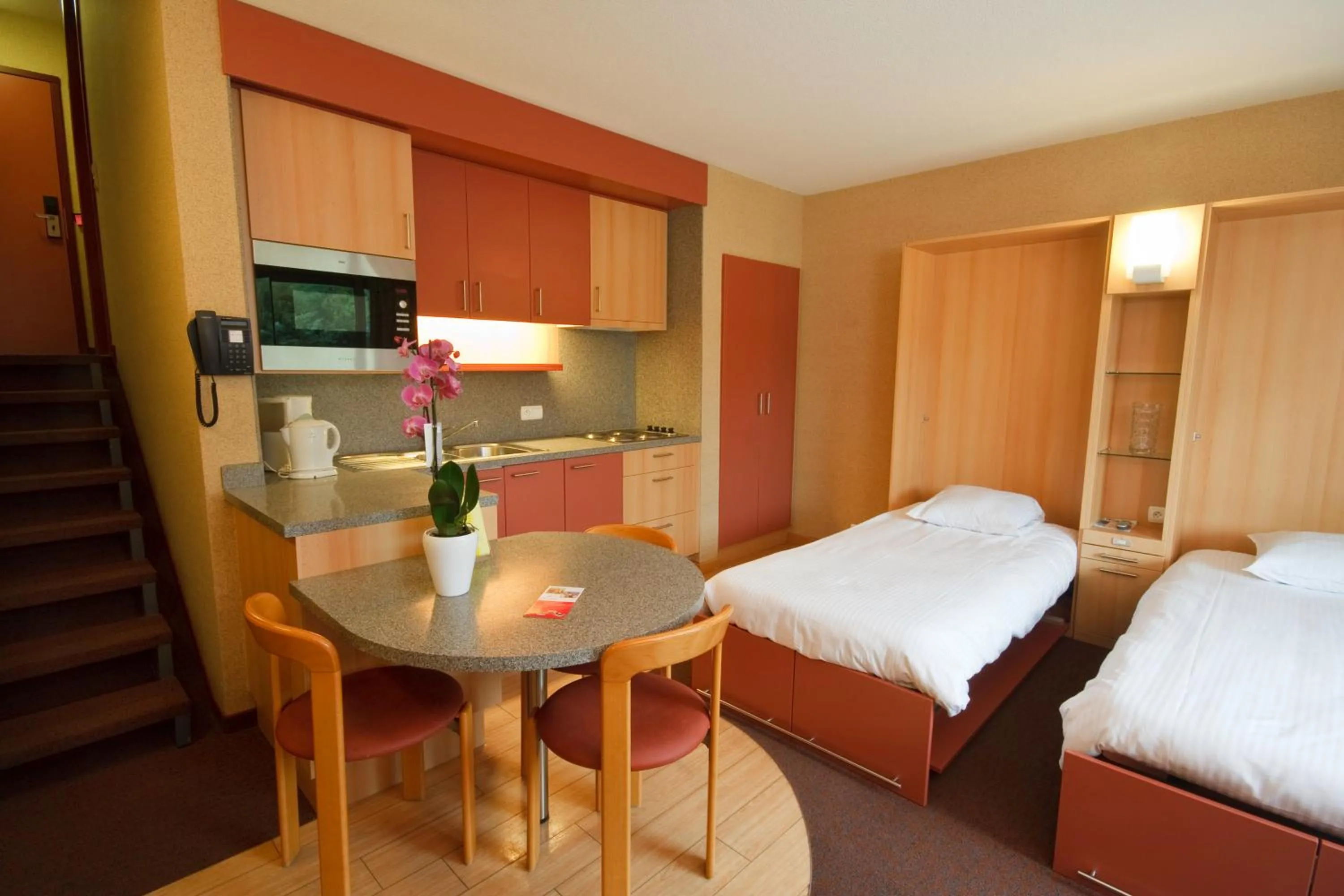 Dining area, Bed in Floreal Nieuwpoort