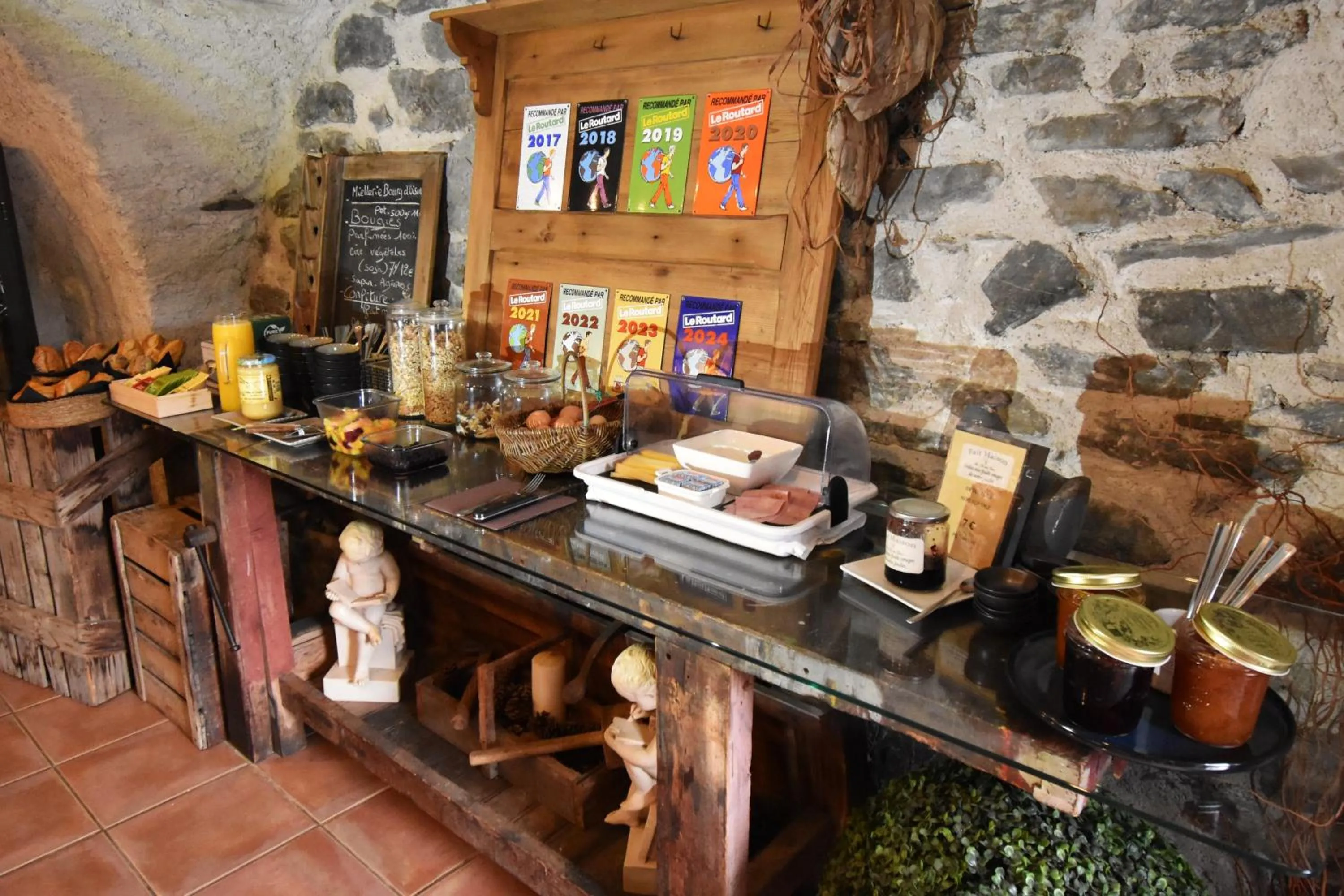 Breakfast in La Clé des Bois