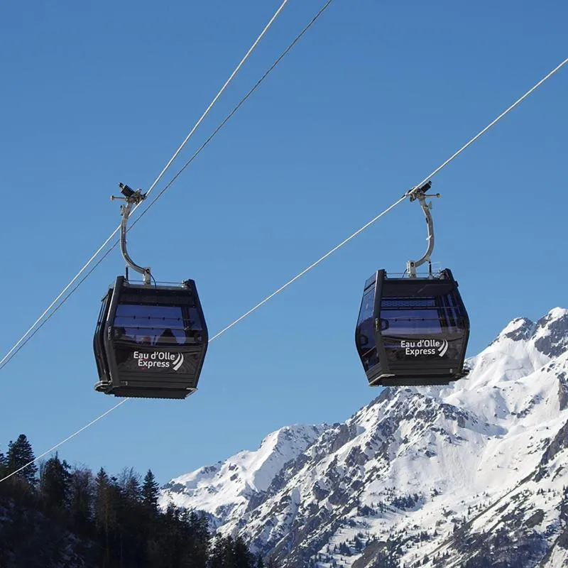 Skiing in La Clé des Bois