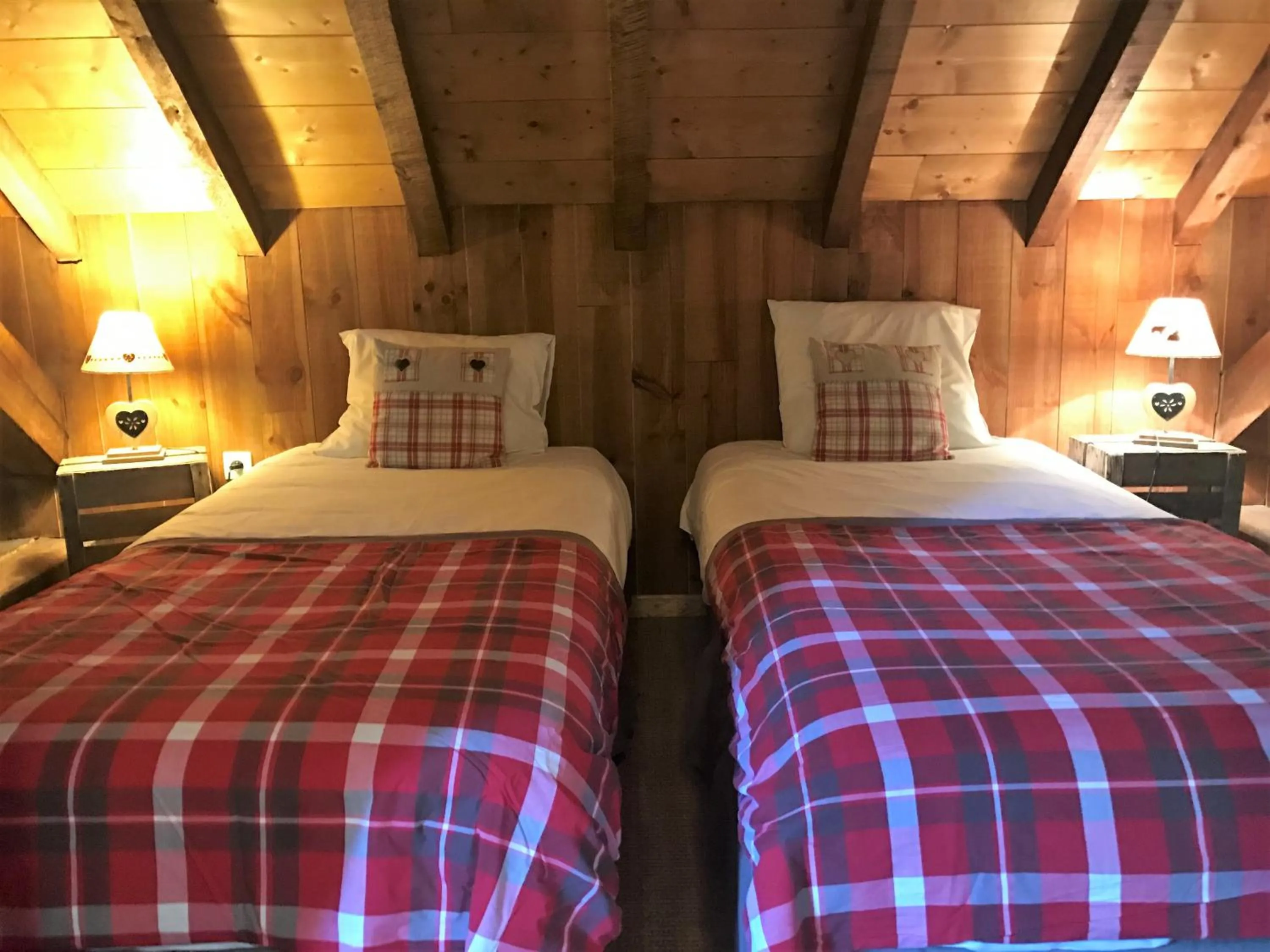 Decorative detail, Bed in La Clé des Bois