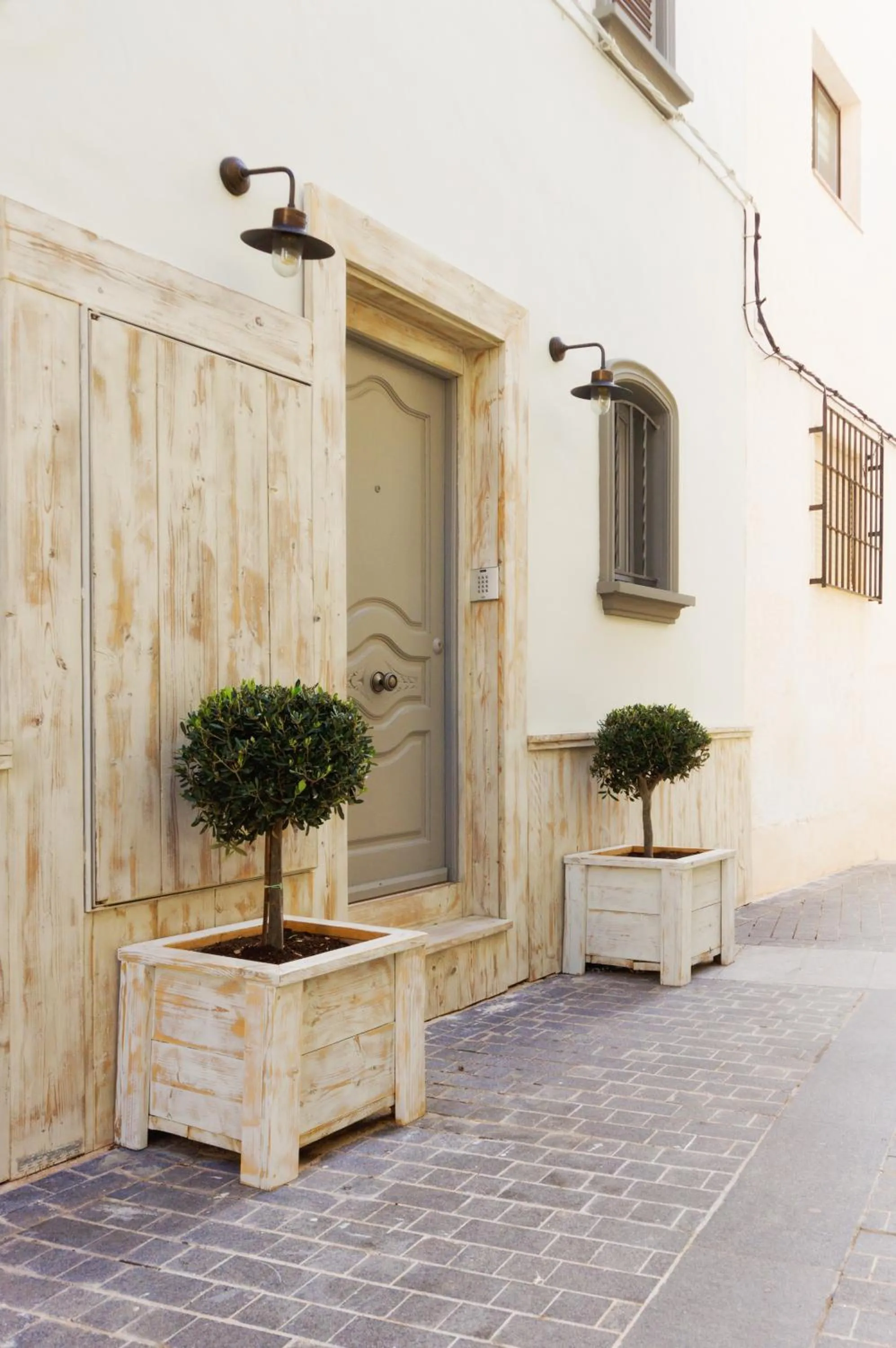 Facade/entrance in The Beach House Studios & Suites