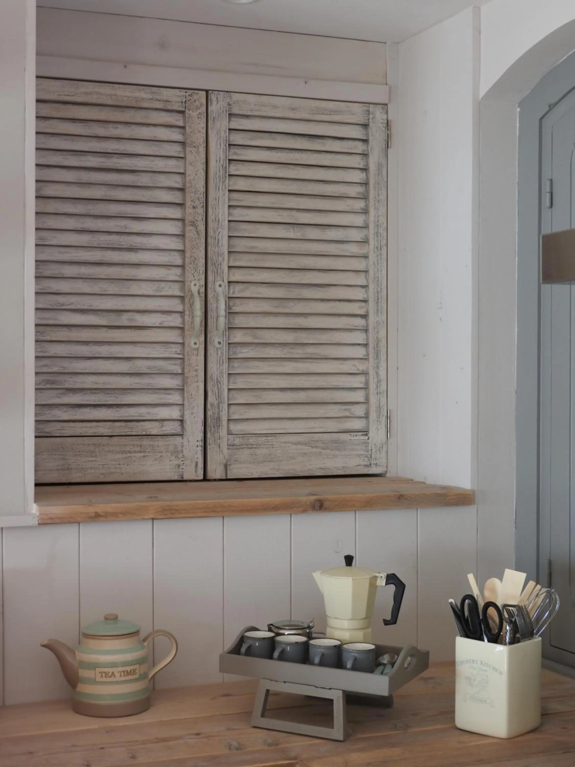 Coffee/tea facilities in The Beach House Studios & Suites