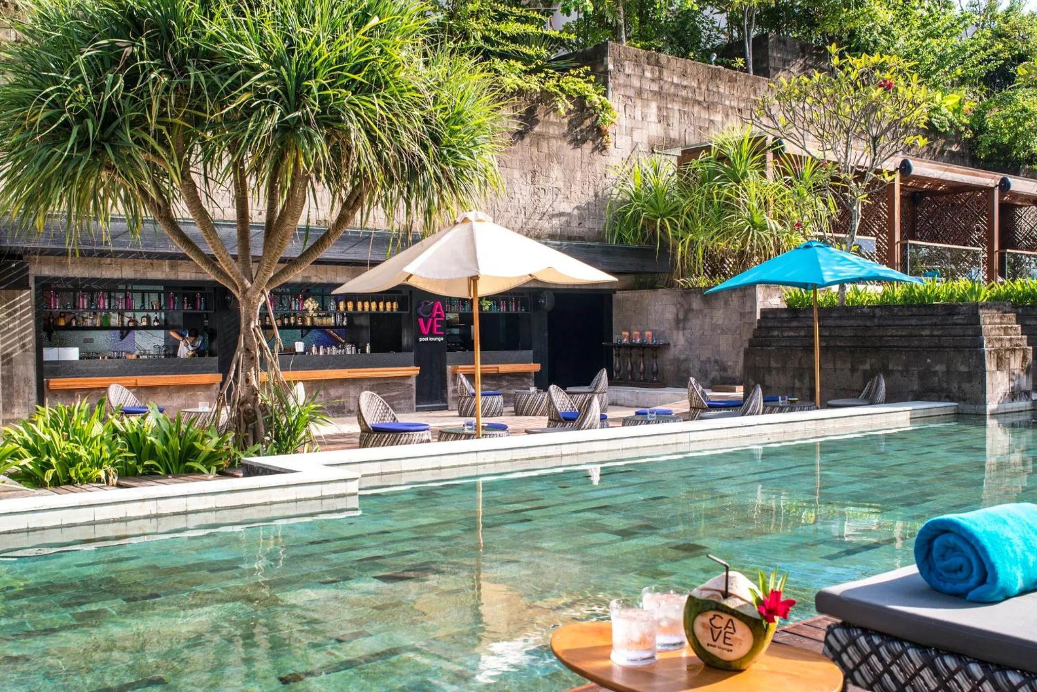 Lounge or bar in Hotel Indigo Bali Seminyak Beach by IHG