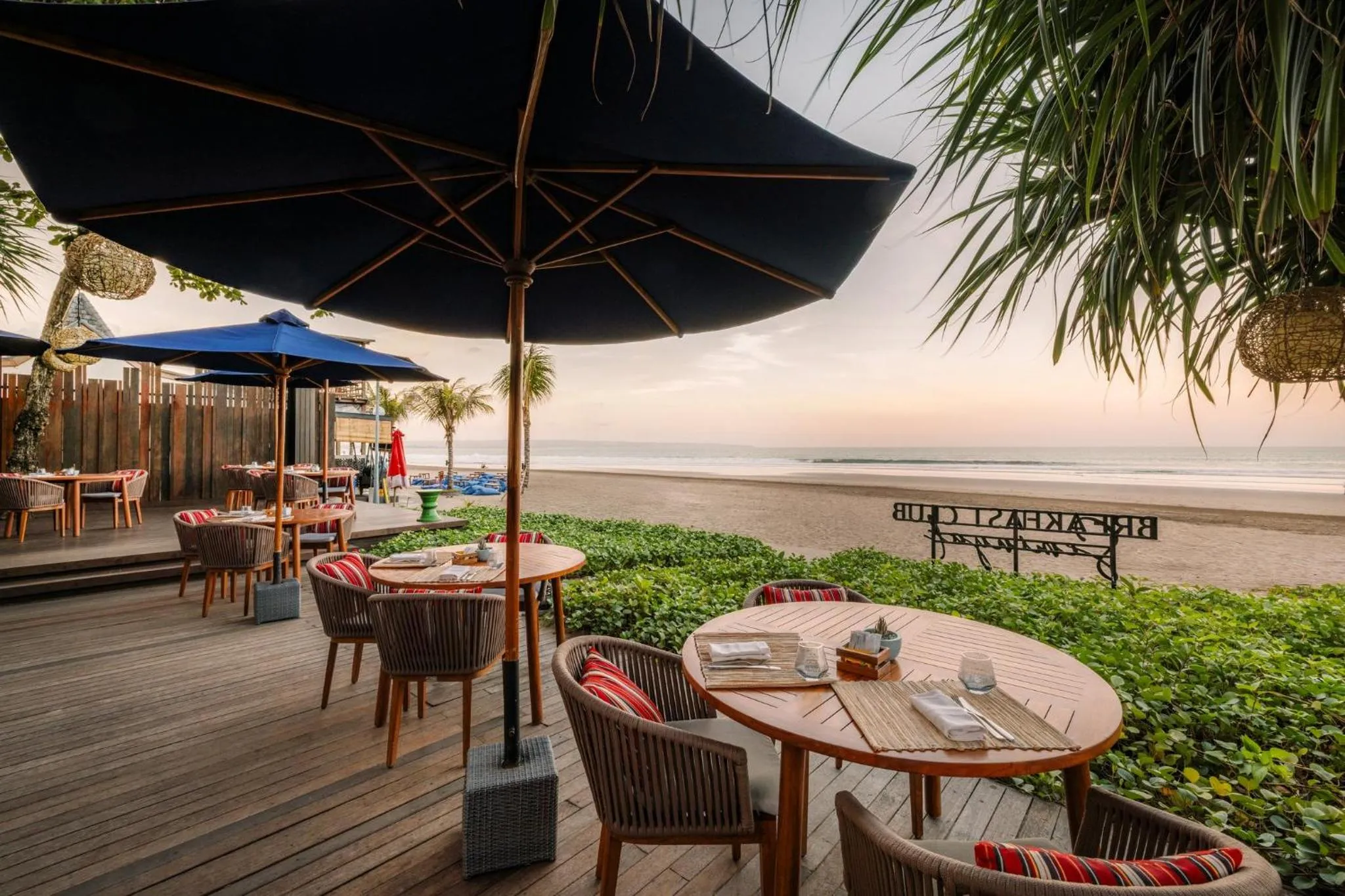 Restaurant/places to eat in Hotel Indigo Bali Seminyak Beach by IHG