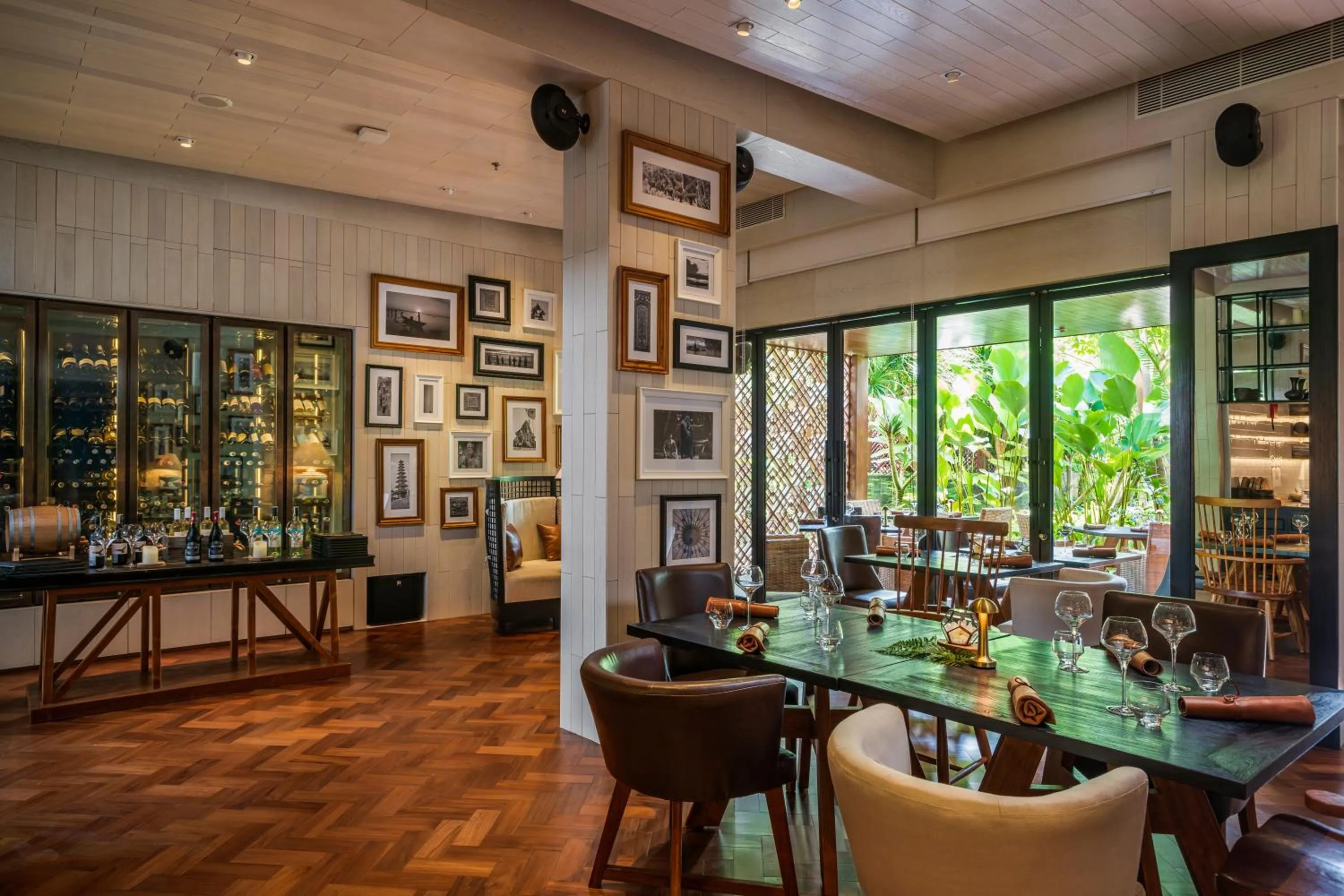 Restaurant/places to eat in Hotel Indigo Bali Seminyak Beach by IHG