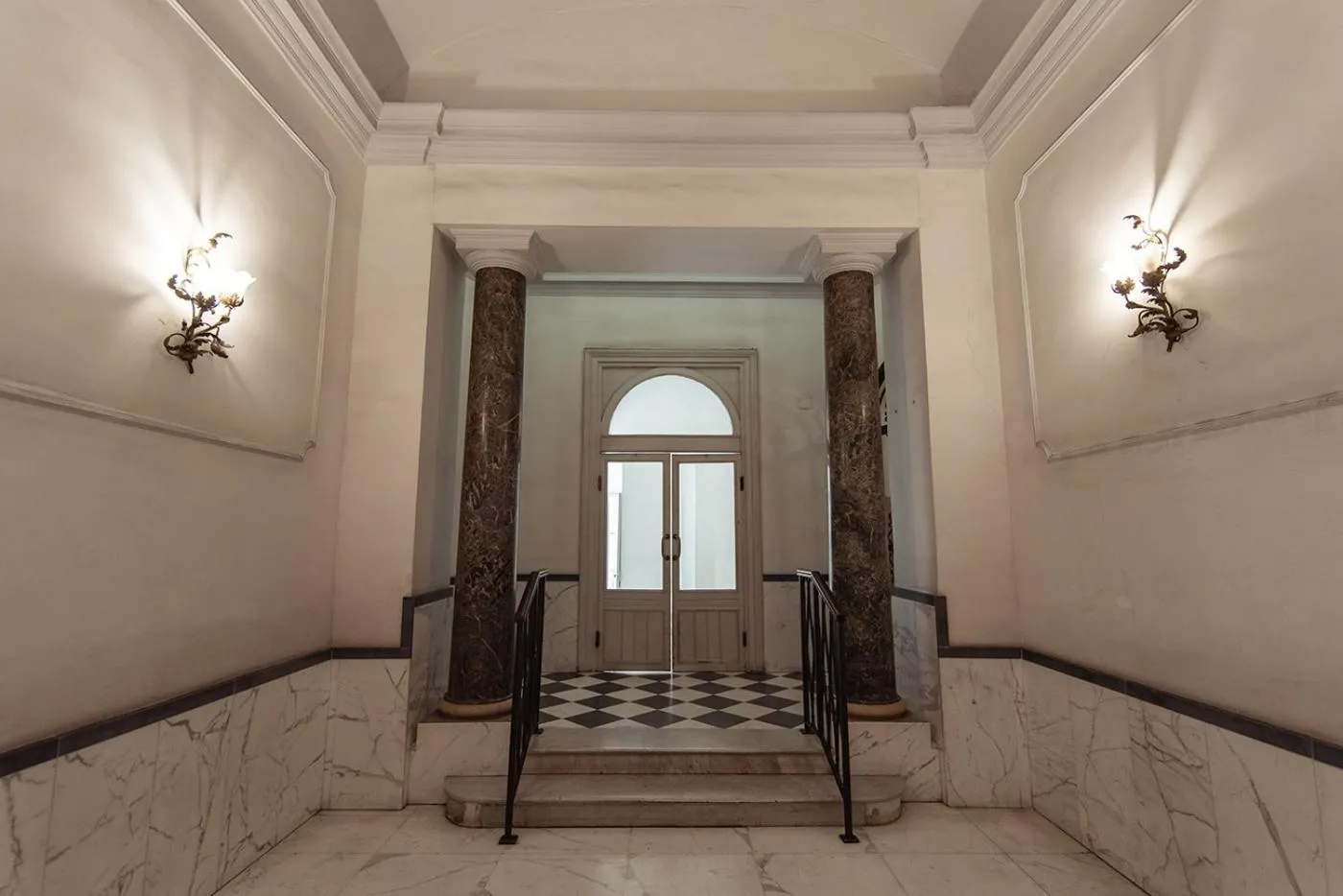 Facade/entrance in Central Vatican Rooms