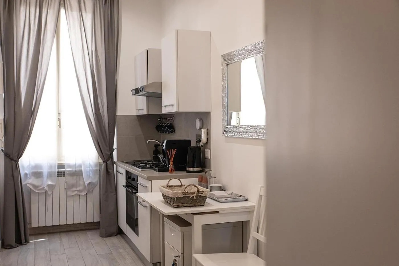 Communal kitchen in Central Vatican Rooms