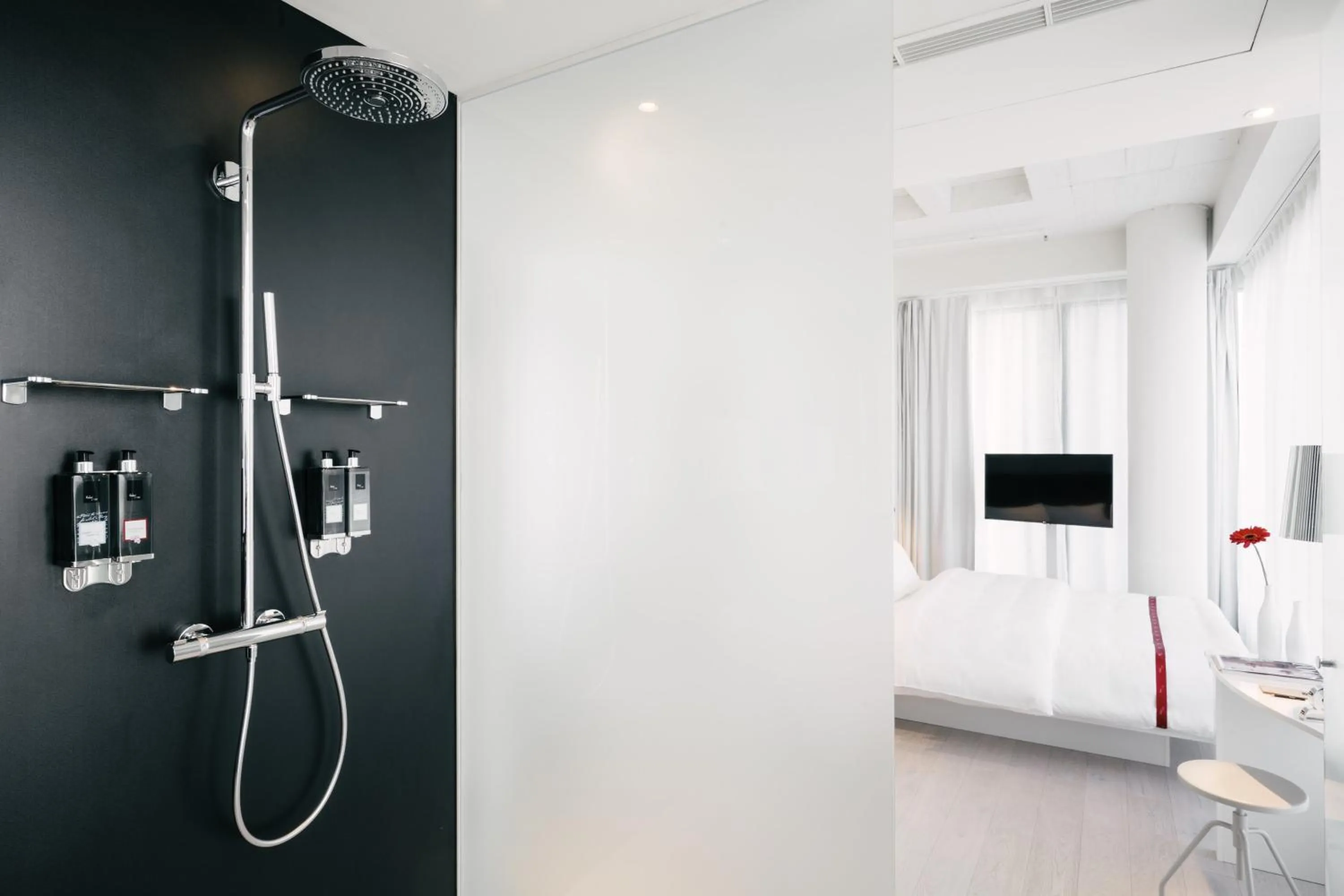 Bathroom in Ruby Lilly Hotel Munich