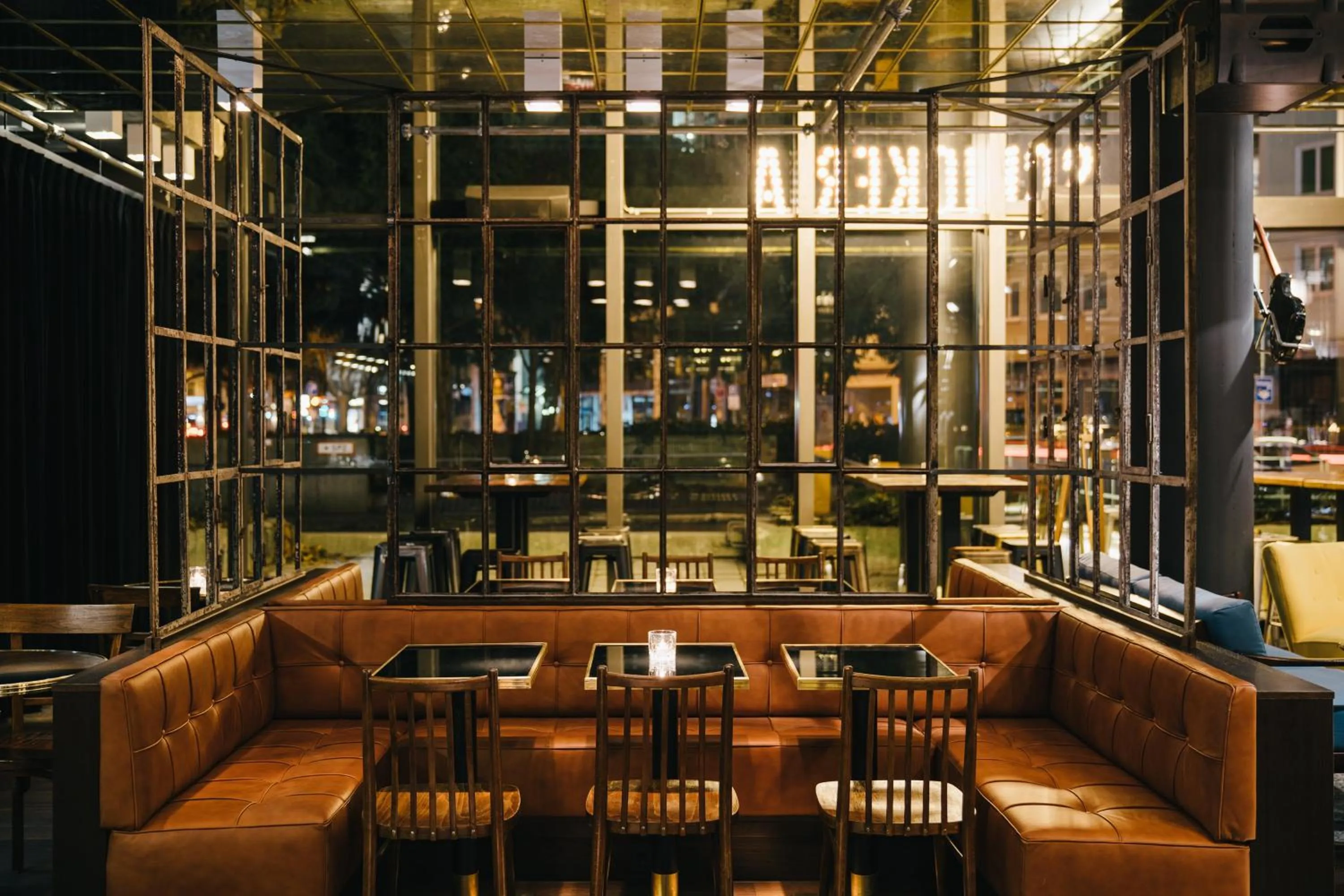 Lounge or bar in Ruby Lilly Hotel Munich