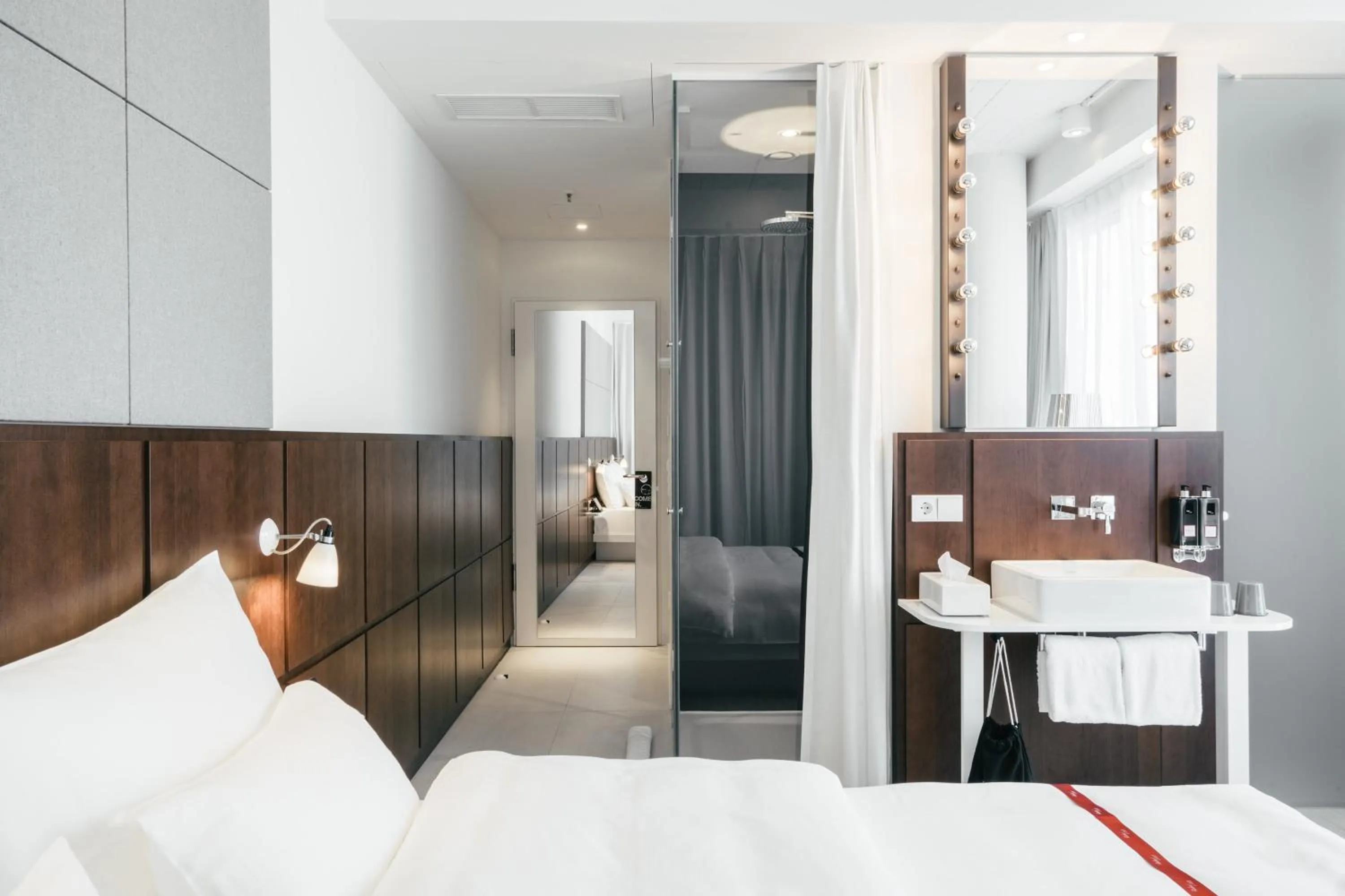 Photo of the whole room, Bed in Ruby Lilly Hotel Munich