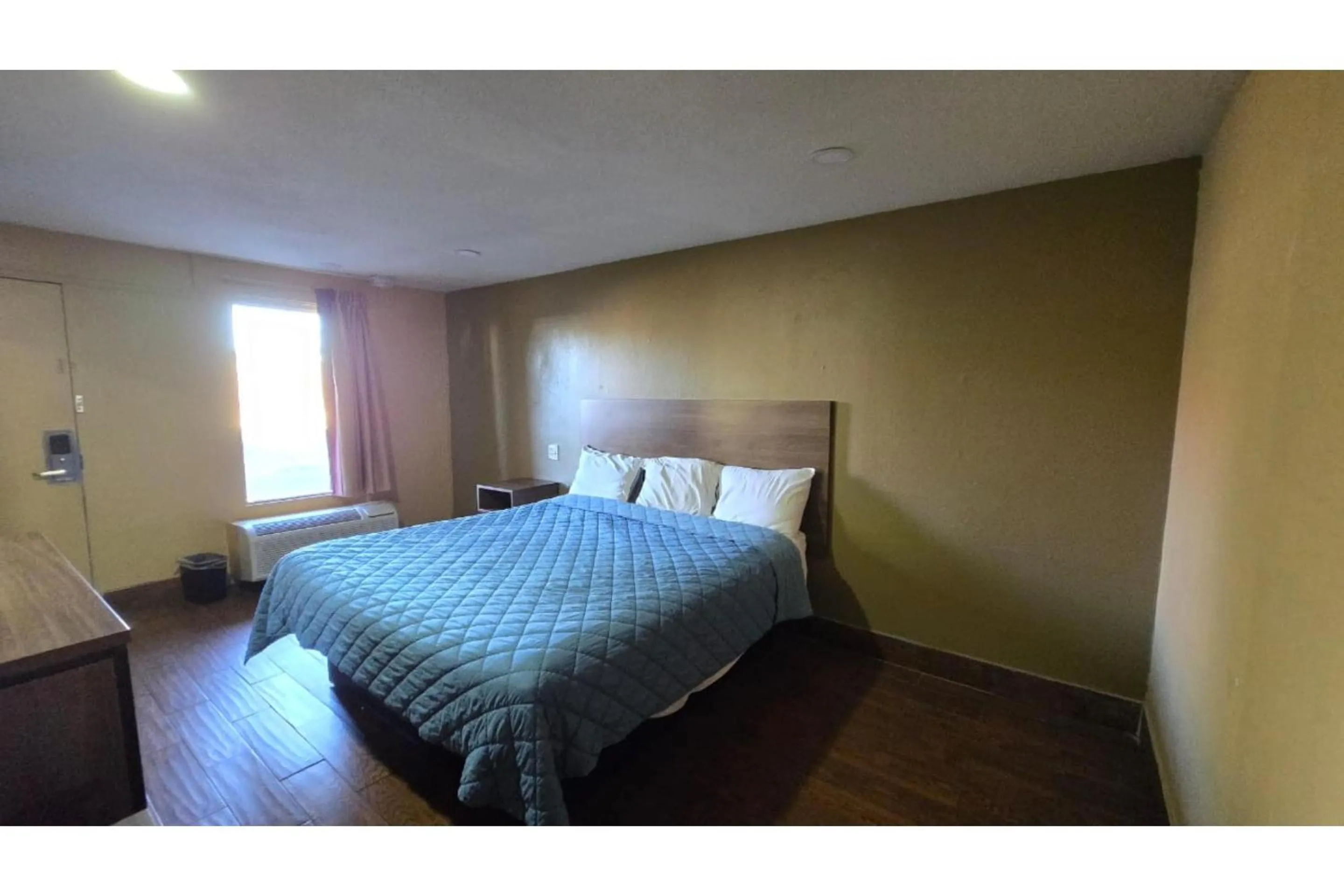 Bedroom in Diamond Inn Motel By OYO Jackson Hwy 80- I-20