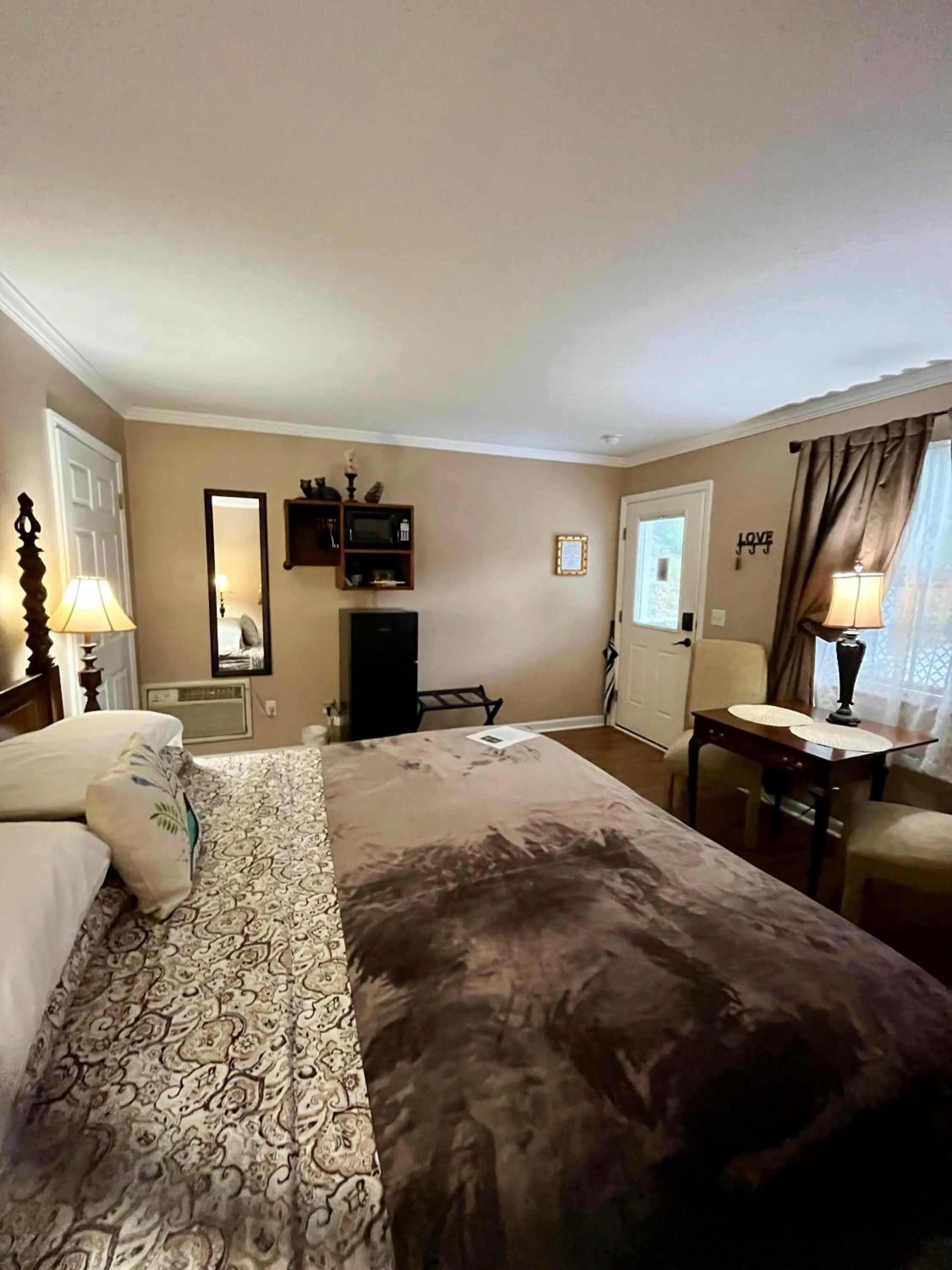 Seating area, Bed in Grafton Lodge