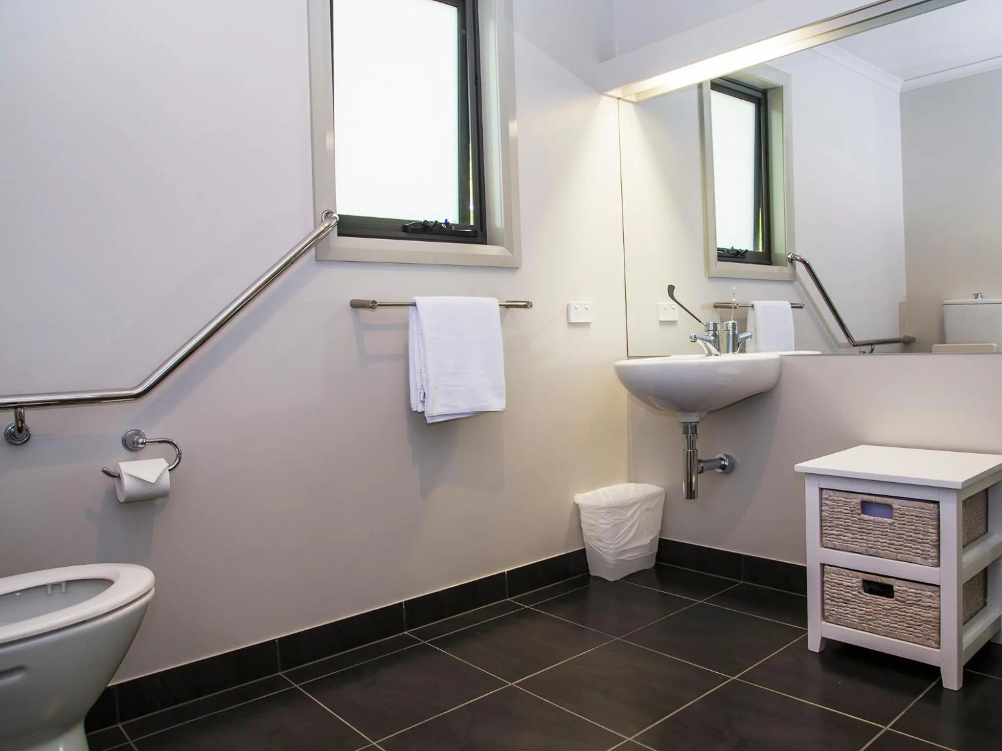 Bathroom in NRMA Port Macquarie Breakwall Holiday Park