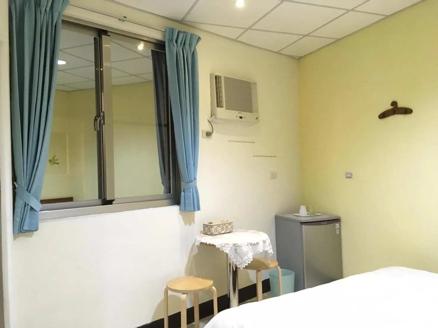 Seating area, Bed in HFun Hotel