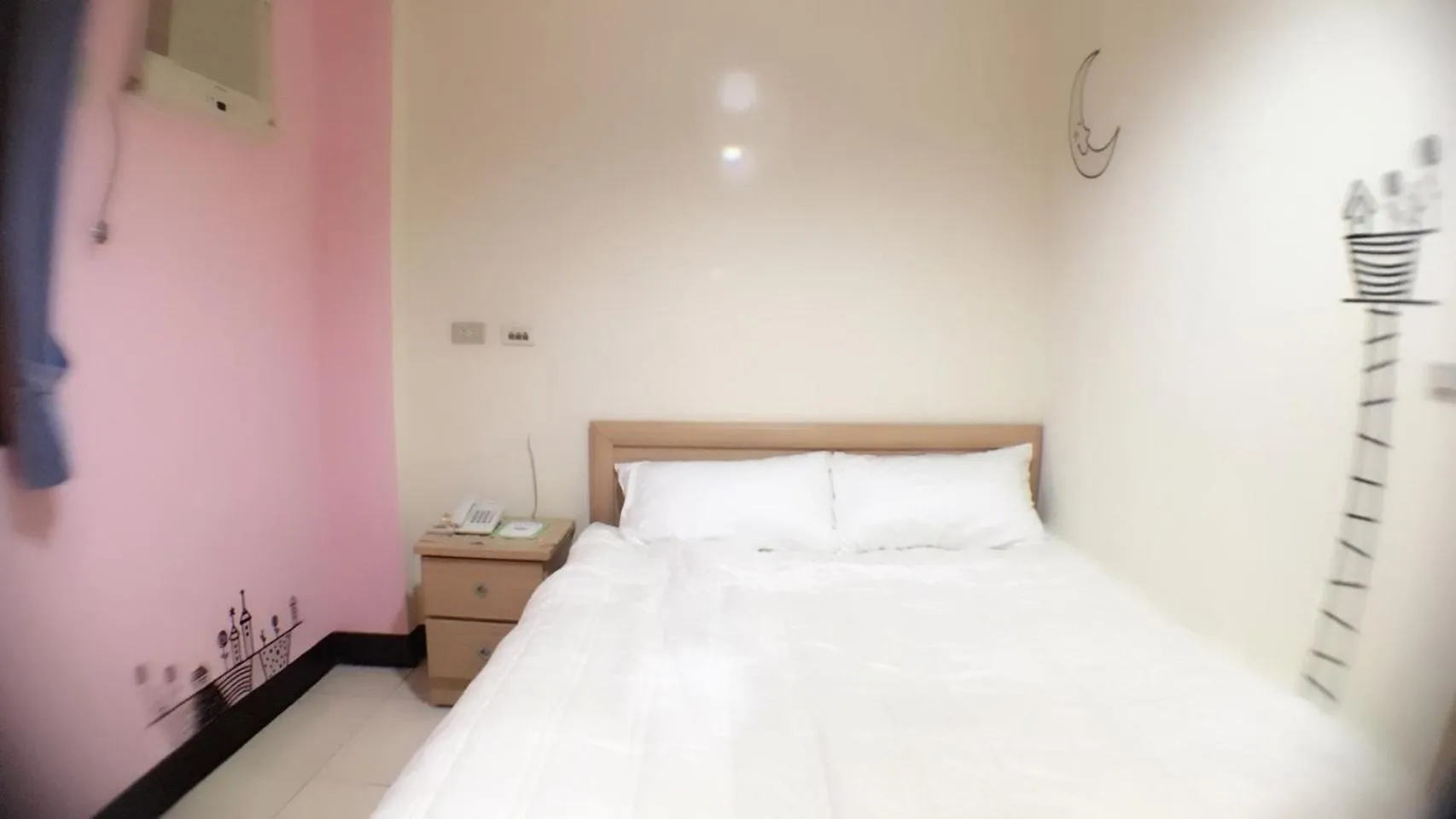 Seating area, Bed in HFun Hotel