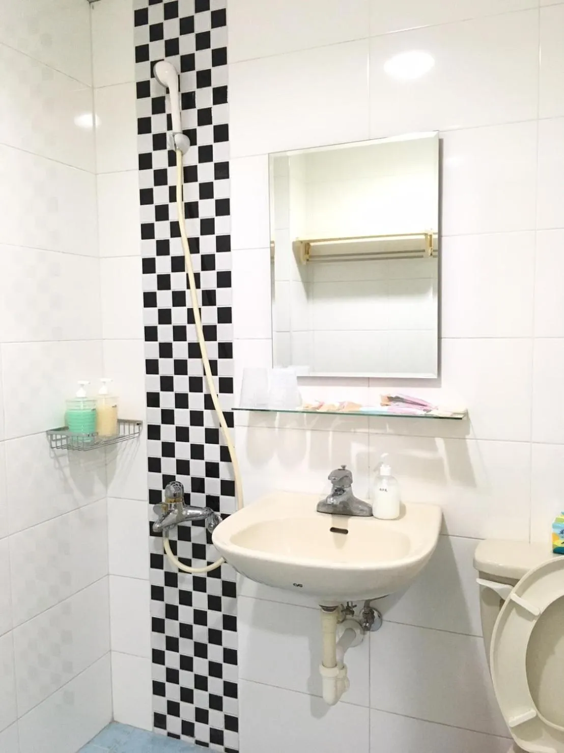 Shower in HFun Hotel