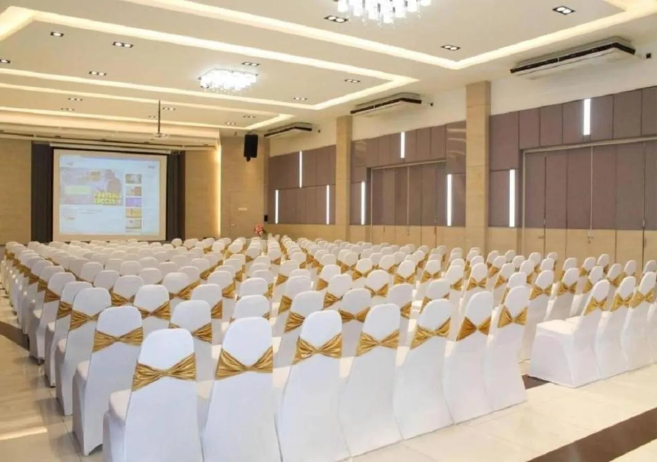 Meeting/conference room in Tara Park Resotel