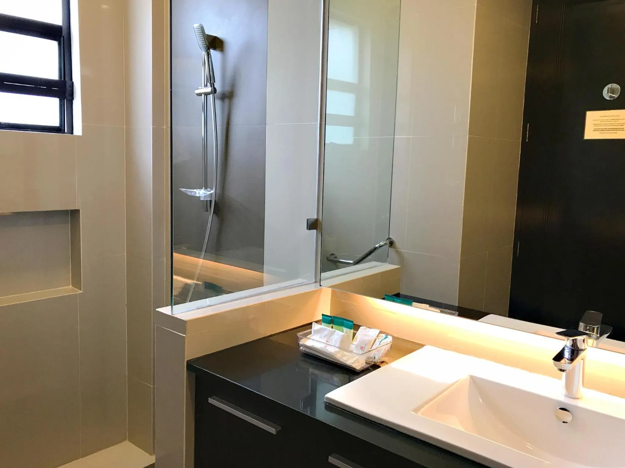 Shower in Jinjiang Inn - Boracay Station 1