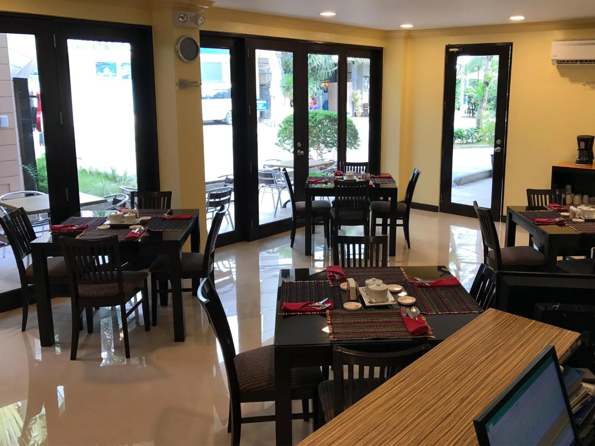 Restaurant/places to eat in Jinjiang Inn - Boracay Station 1