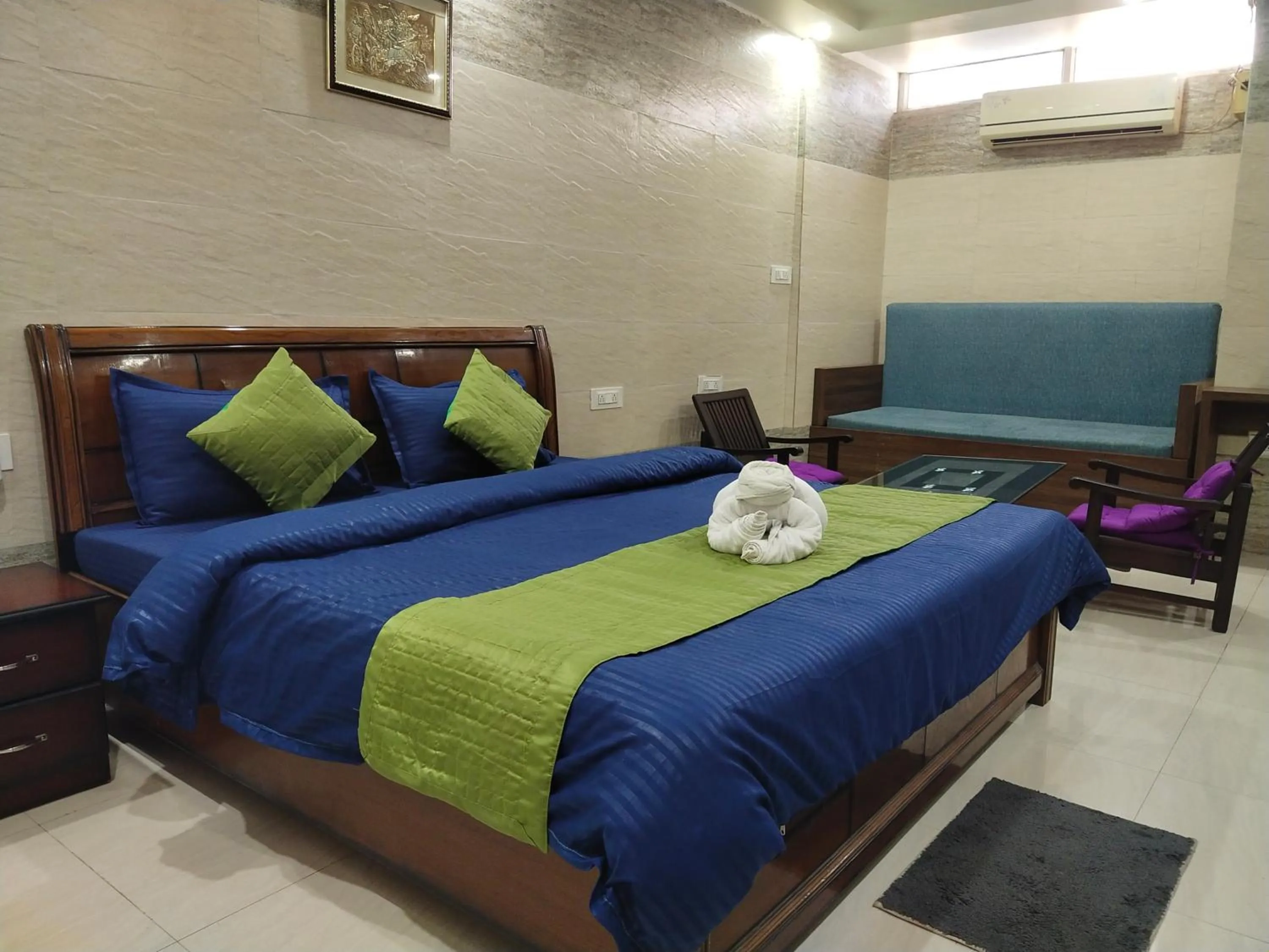 Bed in Hotel Gangotri