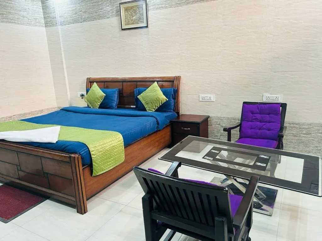 Bed in Hotel Gangotri