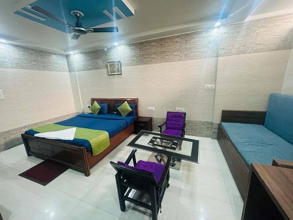 Bed in Hotel Gangotri