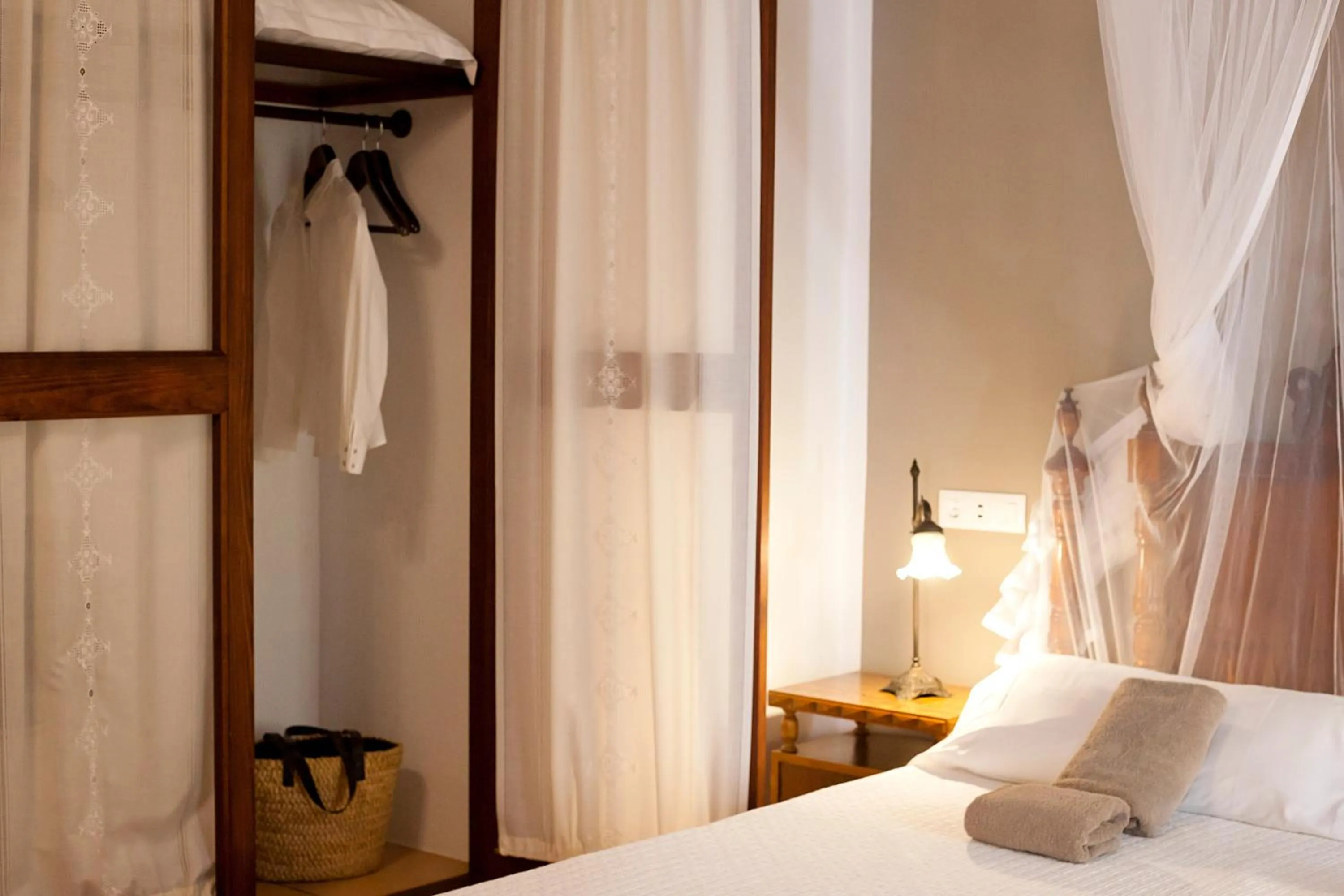 wardrobe, Bed in Agroturisme Ca'n Gaia