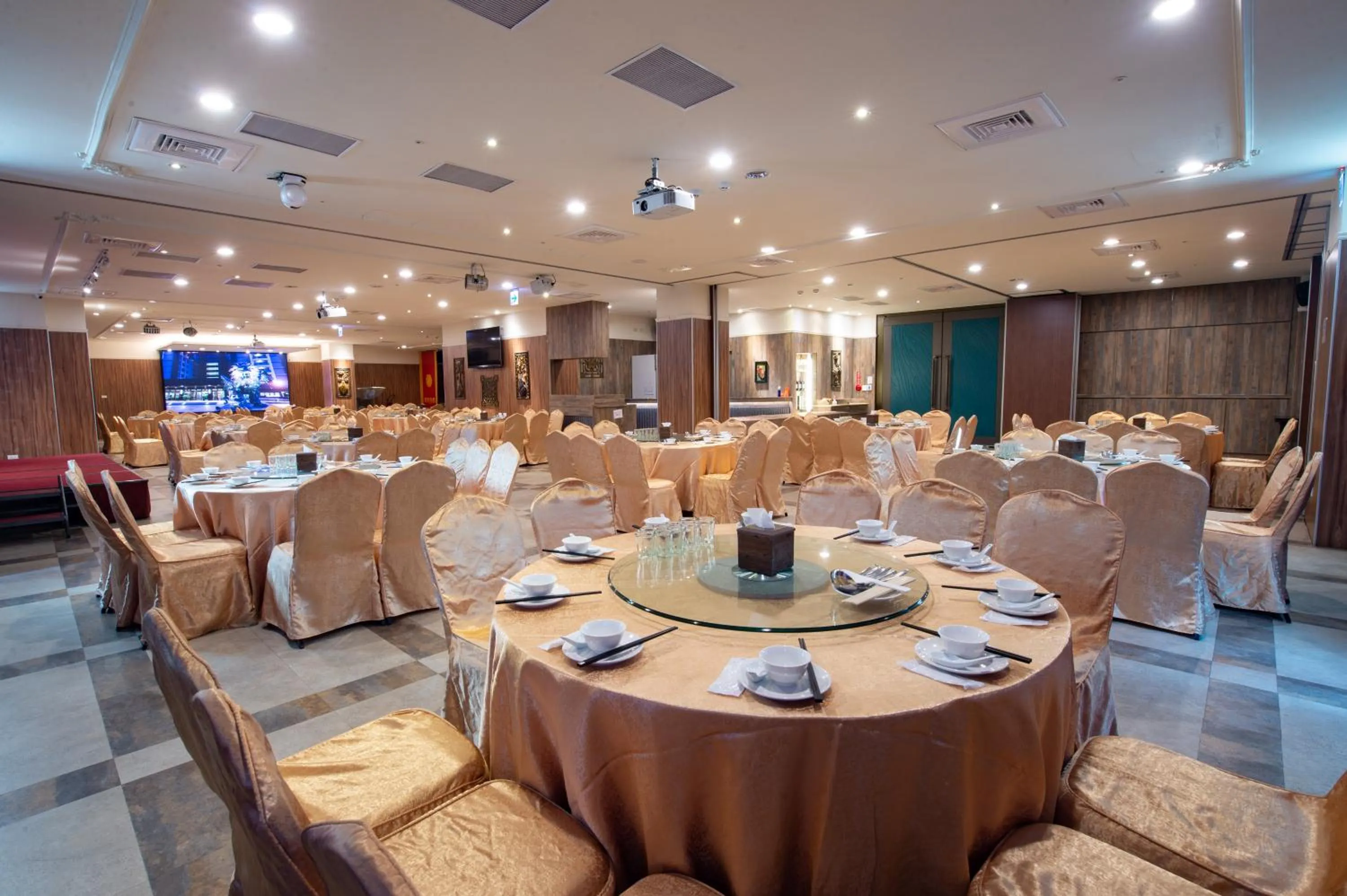 Restaurant/places to eat in Fantasy Palace