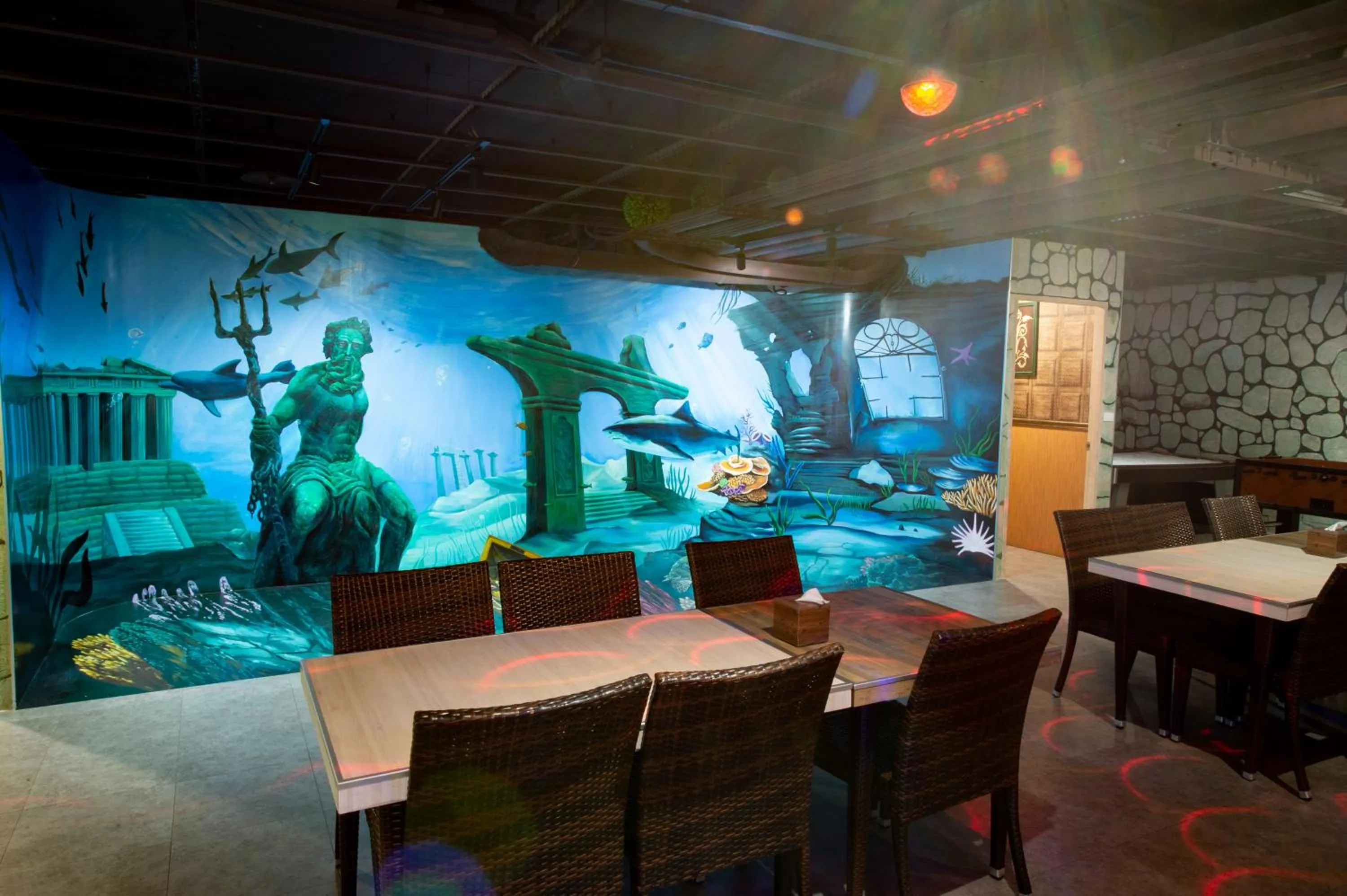 Restaurant/places to eat in Fantasy Palace