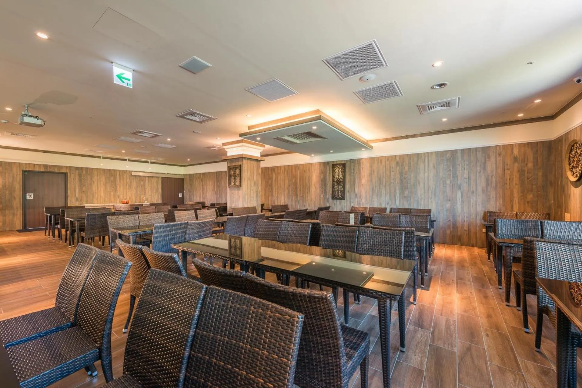 Restaurant/places to eat in Fantasy Palace