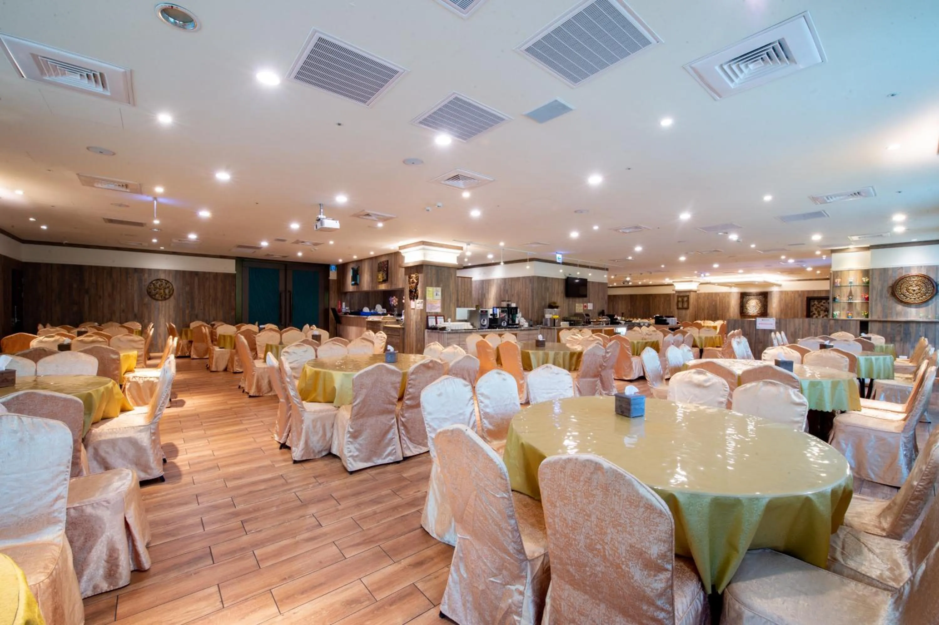 Restaurant/places to eat in Fantasy Palace